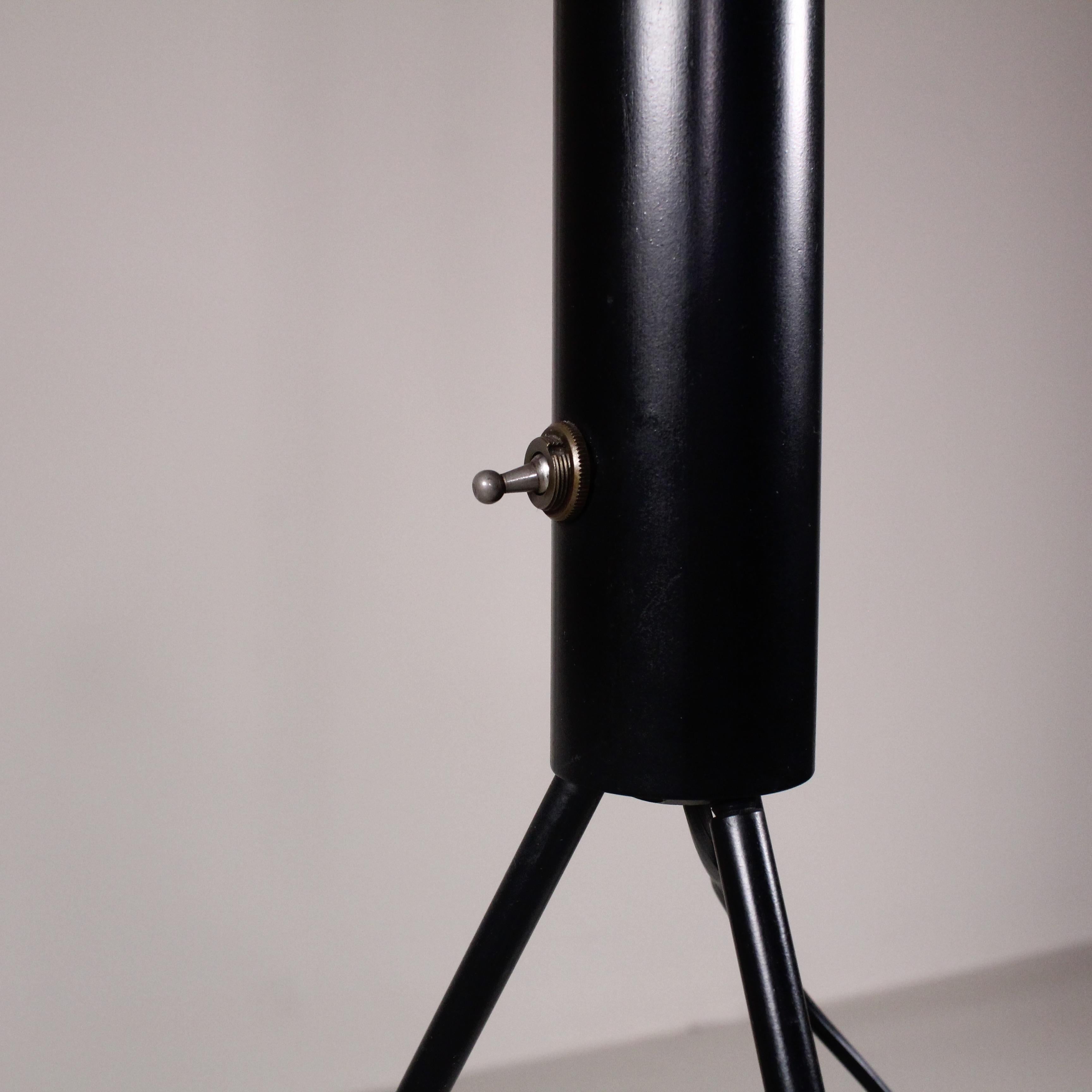 Die Luminator-Lampe von Achille und Pier Giacomo Castiglioni, eine seltene Edition für Gilardi & Barzaghi, ist ein außergewöhnliches Zeugnis der Design-Innovation aus der Mitte des Jahrhunderts. Diese einzigartige Version der ikonischen Leuchte ist