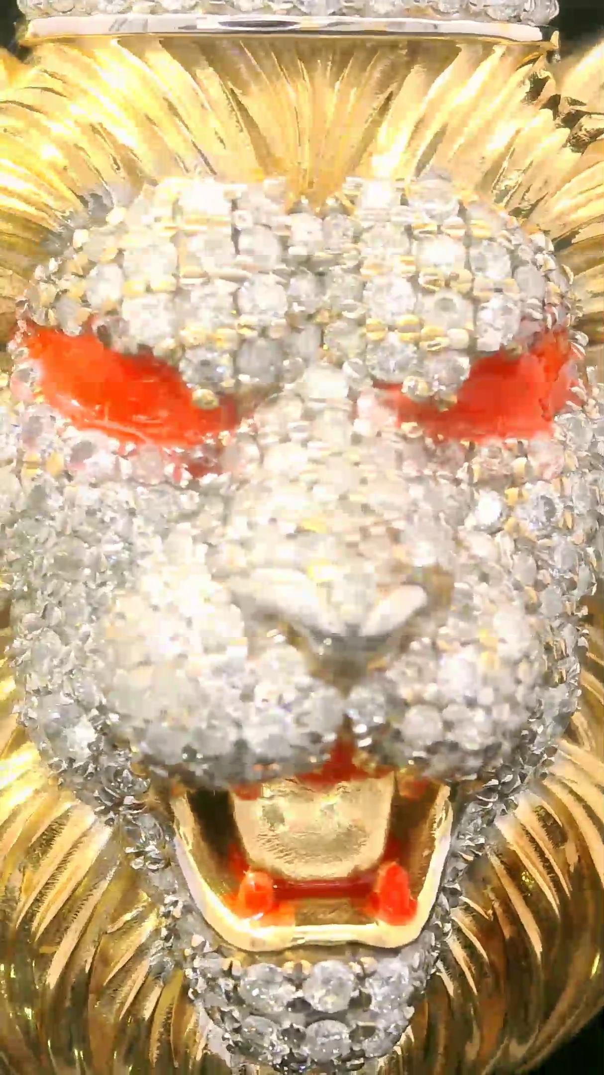 Pendentif Luminescent glacé en forme de Lion du Roi des Rois en vente 6