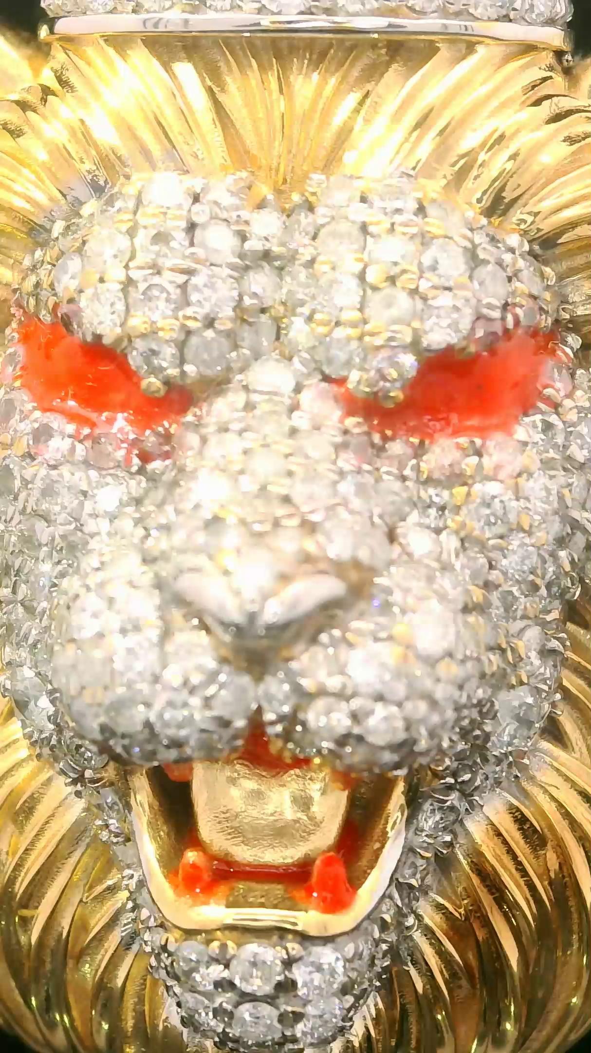 Pendentif Luminescent glacé en forme de Lion du Roi des Rois en vente 7