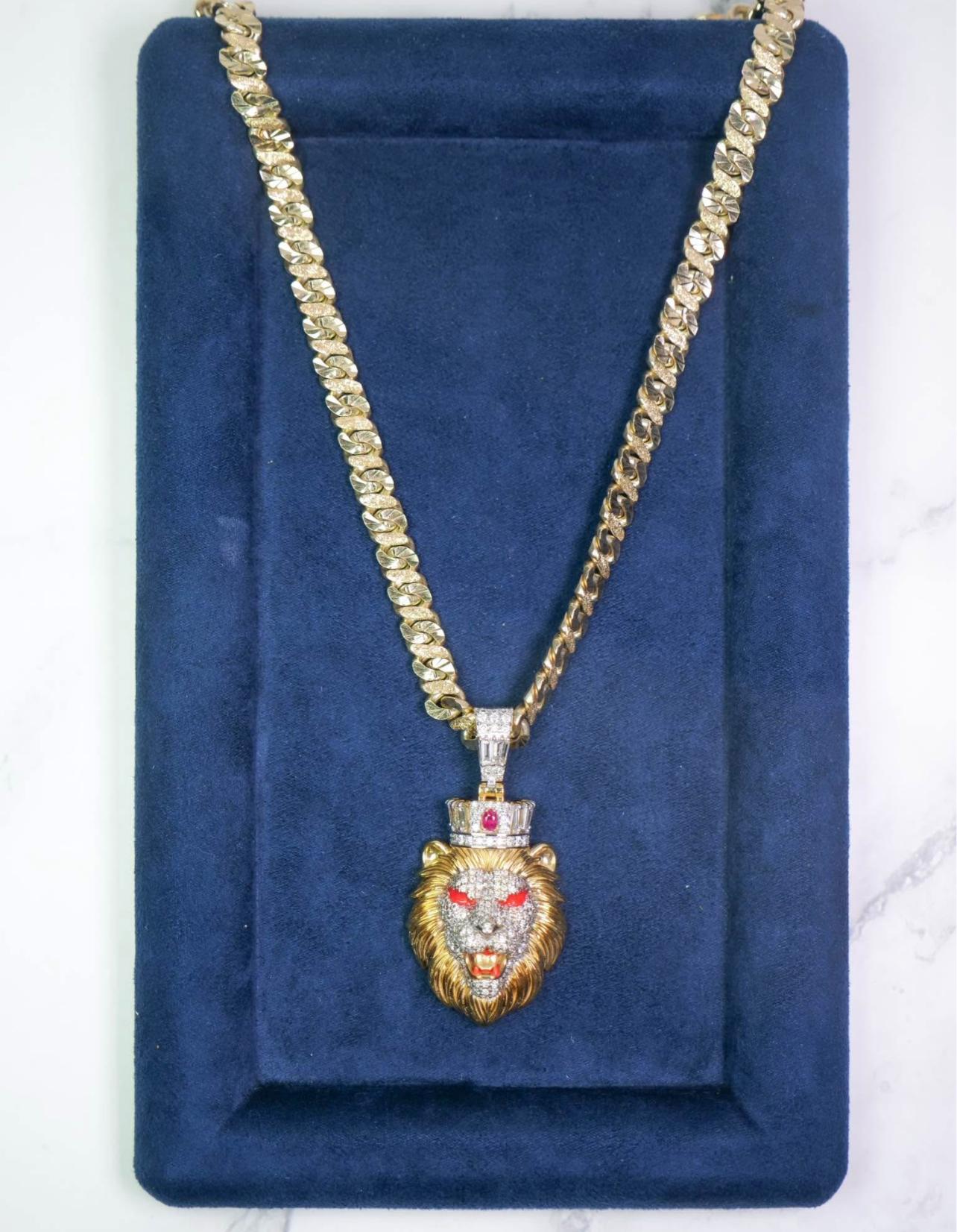 Pendentif Luminescent glacé en forme de Lion du Roi des Rois en vente 15