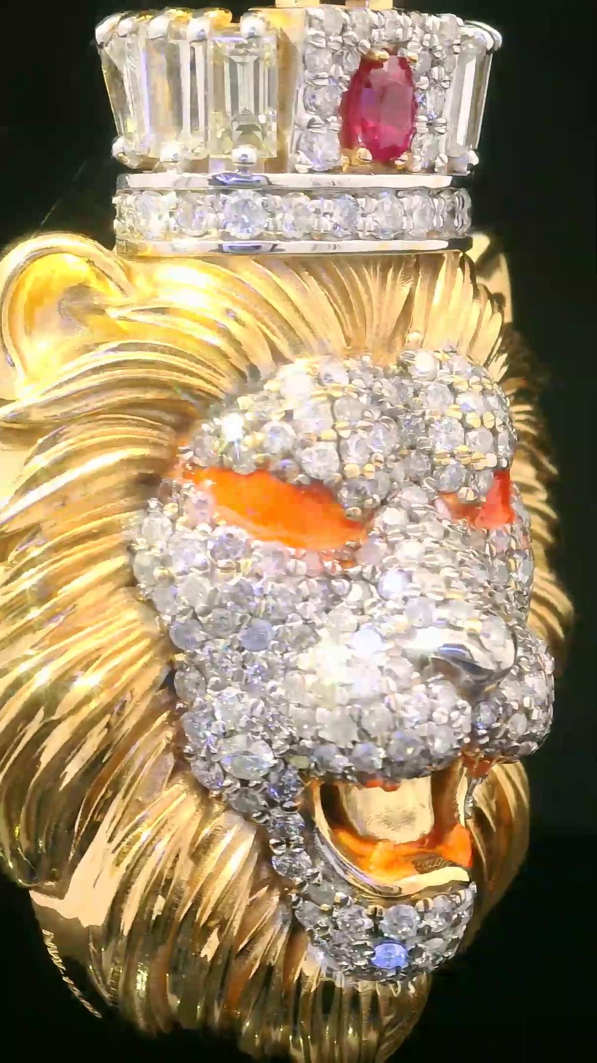 Pendentif Luminescent glacé en forme de Lion du Roi des Rois Unisexe en vente