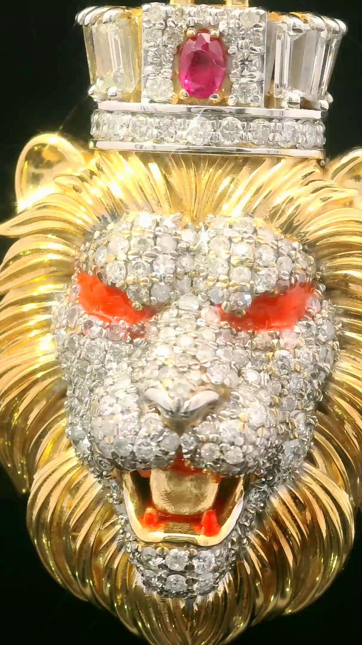 Pendentif Luminescent glacé en forme de Lion du Roi des Rois en vente 1
