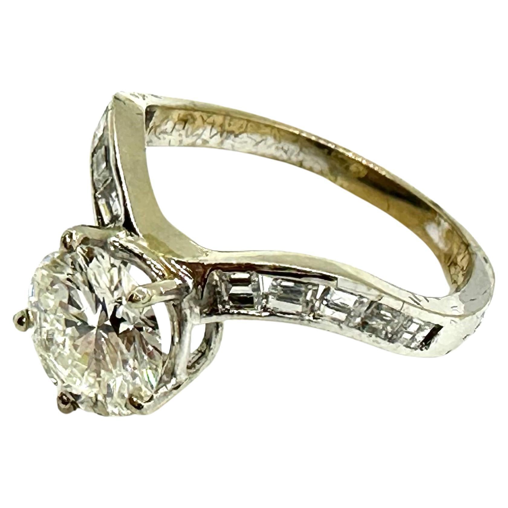 White gold ring bearing a natural brilliant-cut diamond, weighing ct. 1.73, set in five griffes.
The shaft is embellished with ten more natural, carat-cut diamonds,weighing a total of ct. 0.70.
Italian Artisanal Production.
Late 20th Century.
