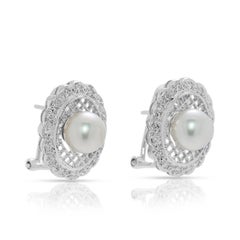 Luminosi orecchini con diamanti naturali da 0,19 carati e perle Akoya da 7,2 mm in oro bianco 18 carati