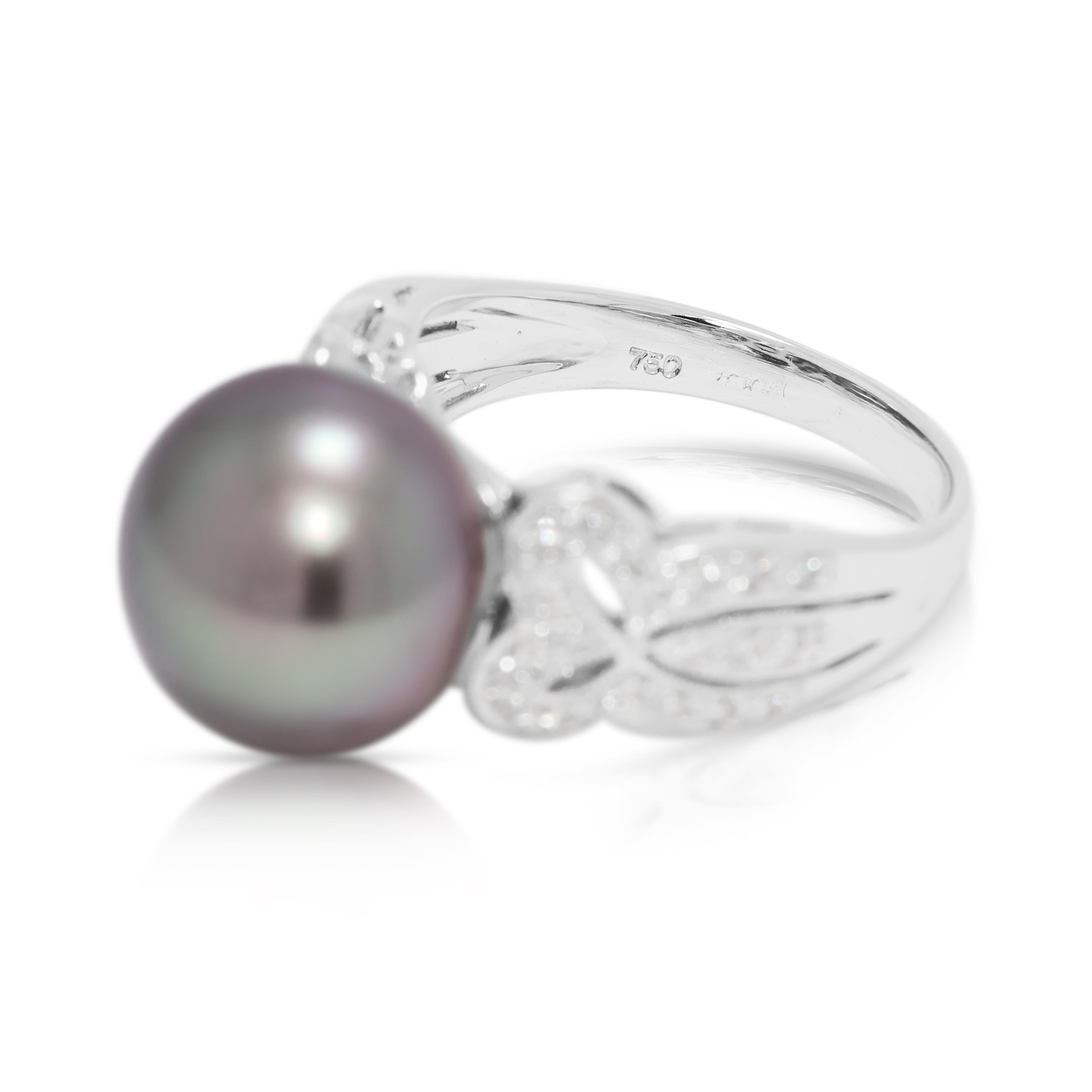 Luminous 0,21ct Naturdiamant & gräuliche schwarze Perle in 18K Weißgold Ring (Rundschliff) im Angebot