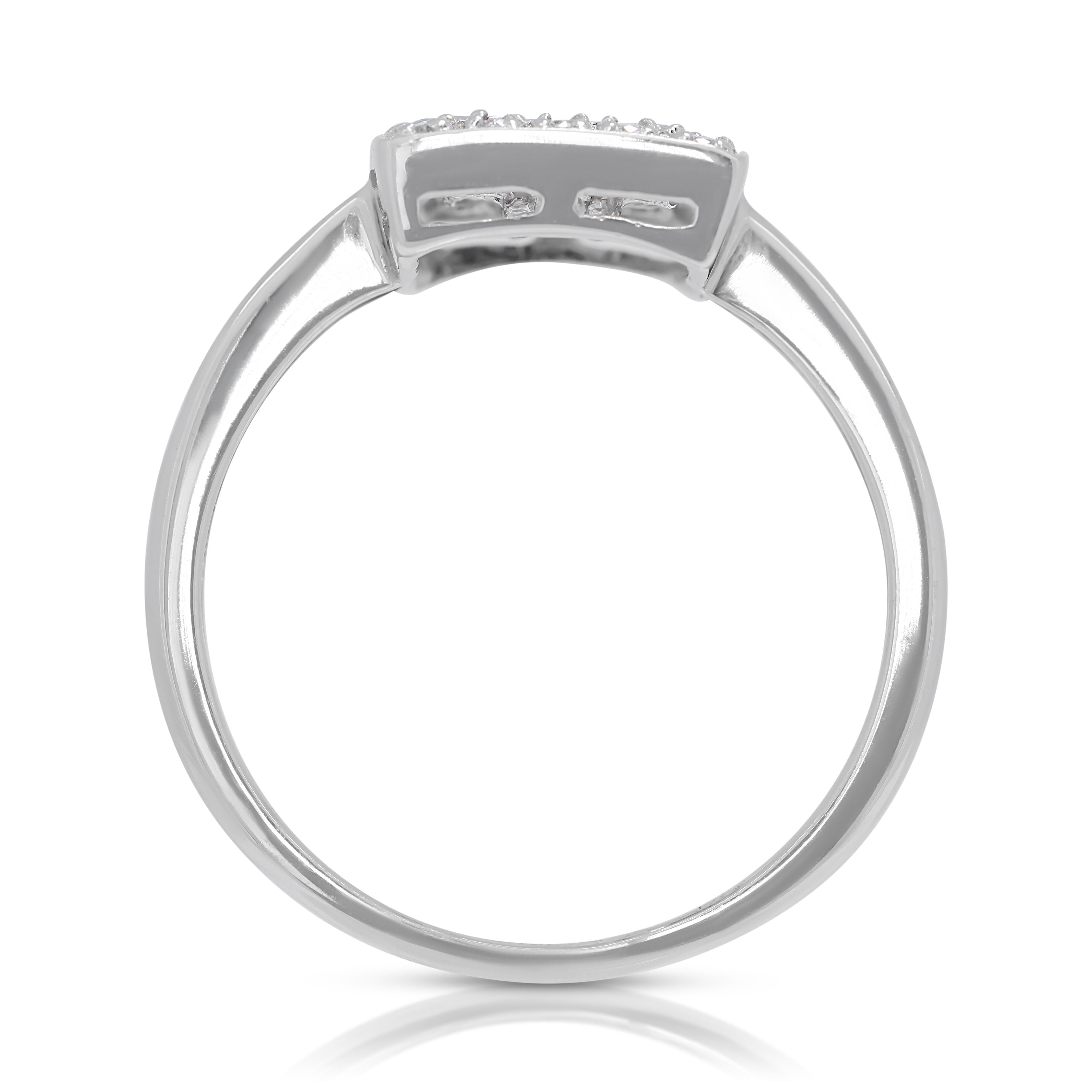 Luminous 0.32ct Diamonds Cluster Ring in 18K White Gold For Sale 1