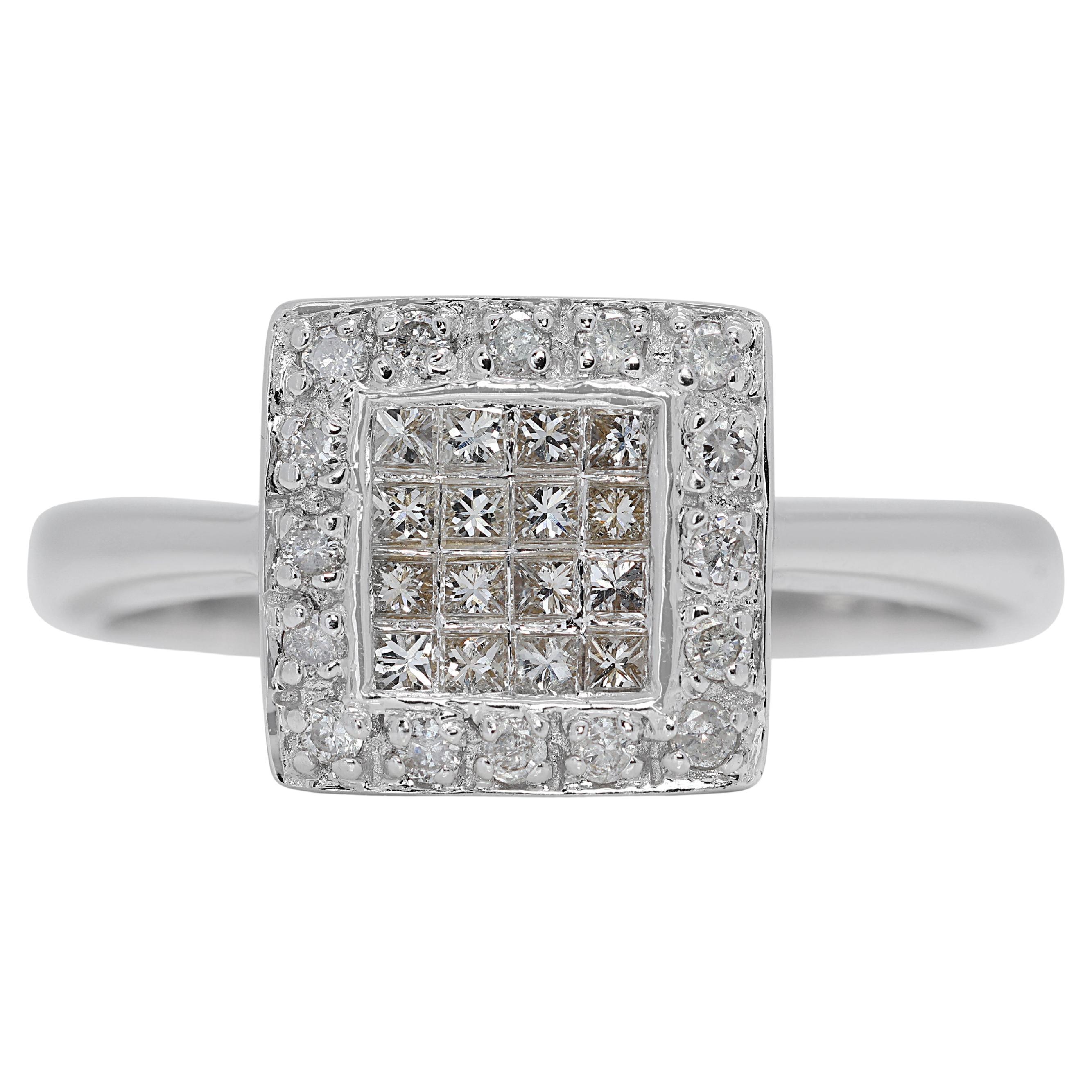 Luminous 0.32ct Diamonds Cluster Ring in 18K White Gold For Sale