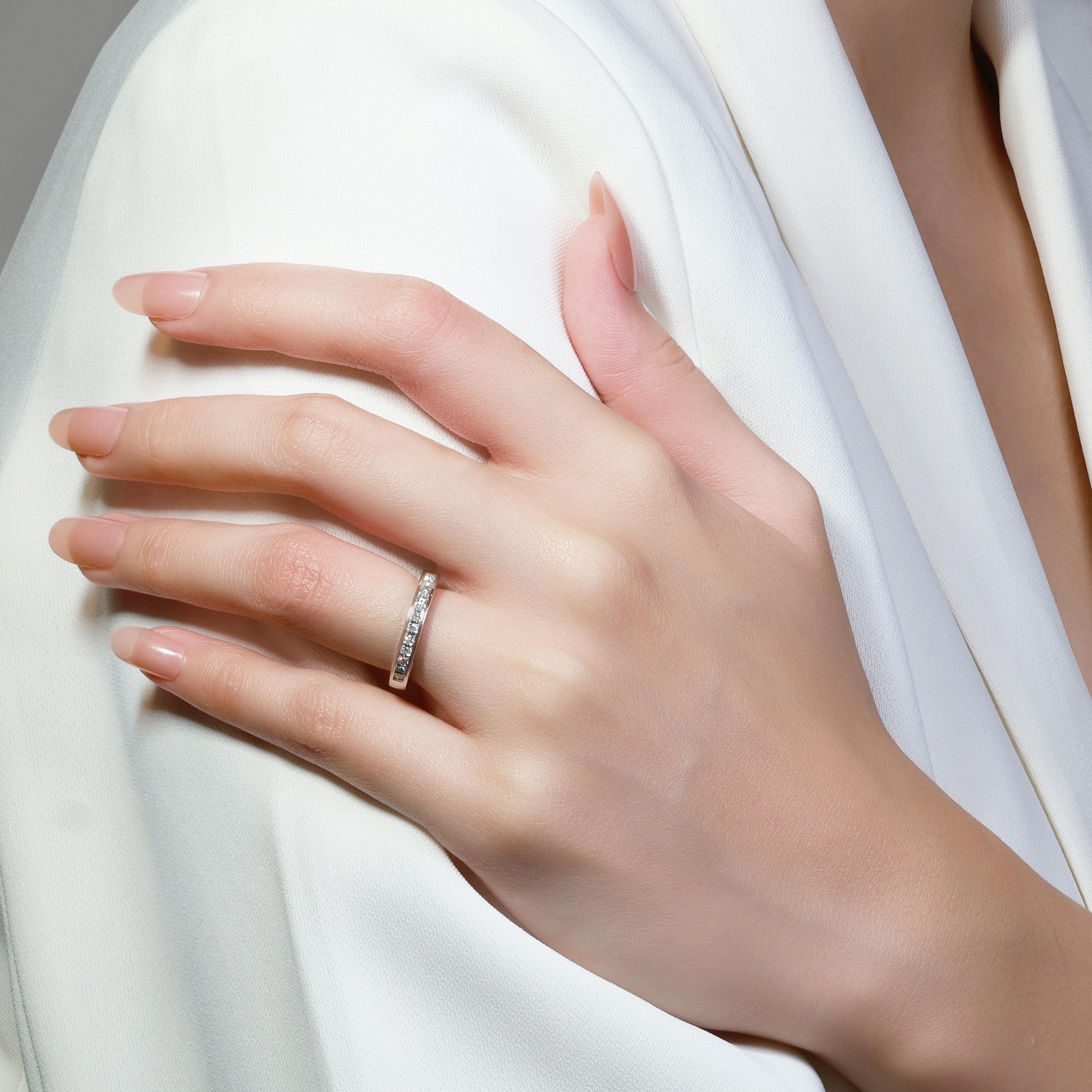 Experience the ultimate in luxury with this exquisite platinum ring, adorned with 11 stunning diamonds. These diamonds, each shaped in a captivating Princess cut, offer a combined carat weight of 0.35ct, graded J for color and VS for clarity,