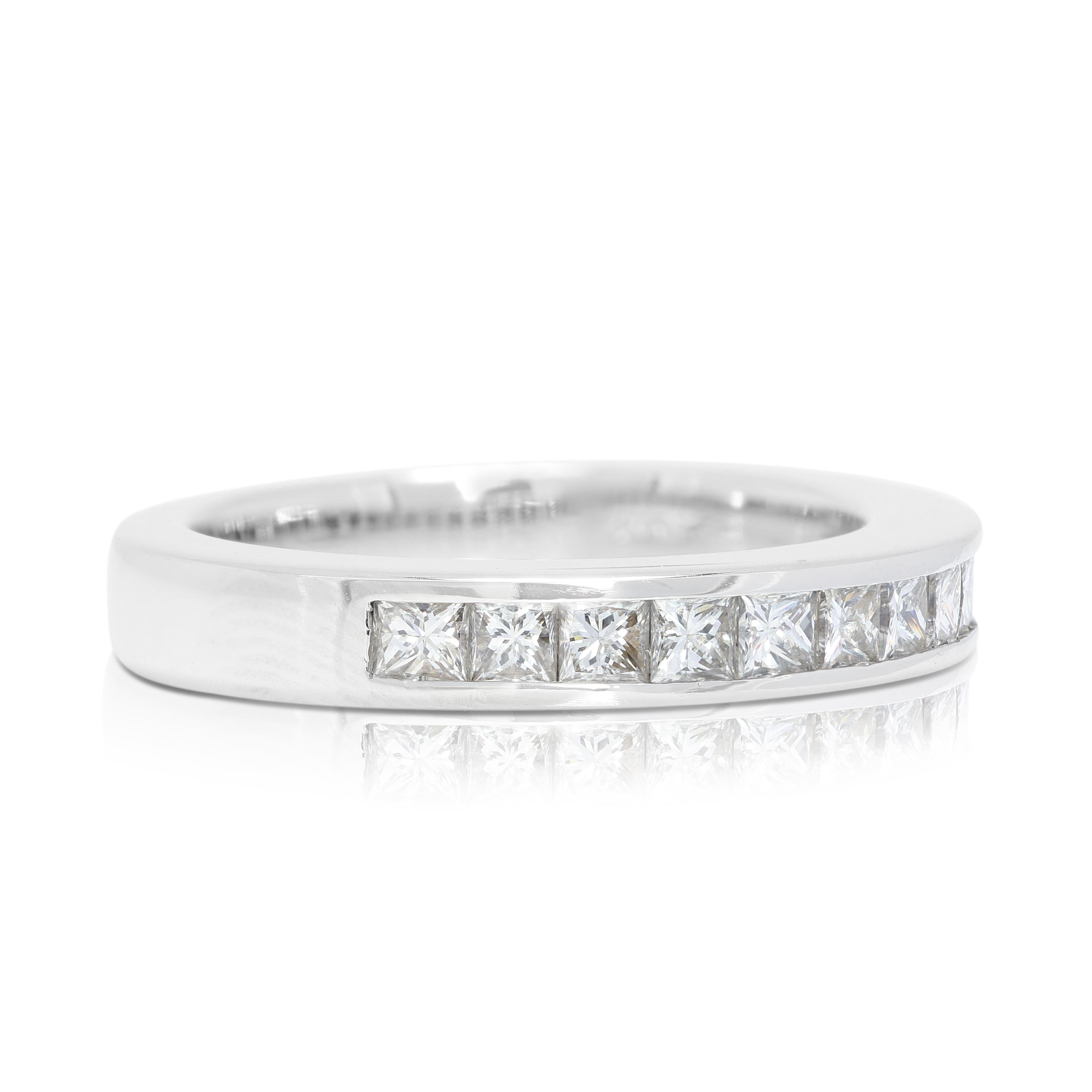 Luminous 0.35ct Princess Cut Half Eternity Diamond Ring in Platinum In Excellent Condition For Sale In רמת גן, IL