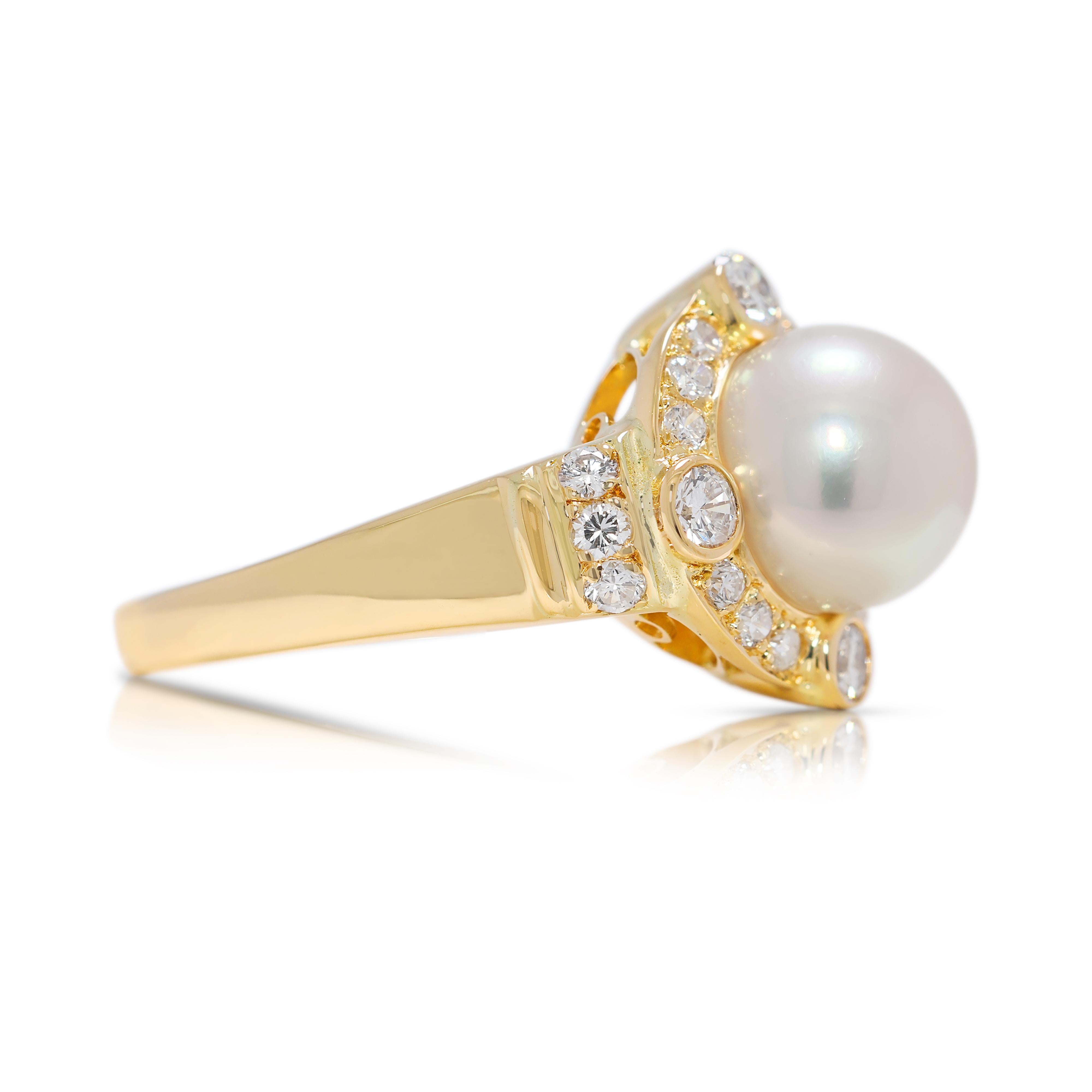Anello Luminoso con diamanti naturali da 0,39 carati e perle Akoya in oro giallo 18 carati In condizioni Nuovo in vendita a רמת גן, IL