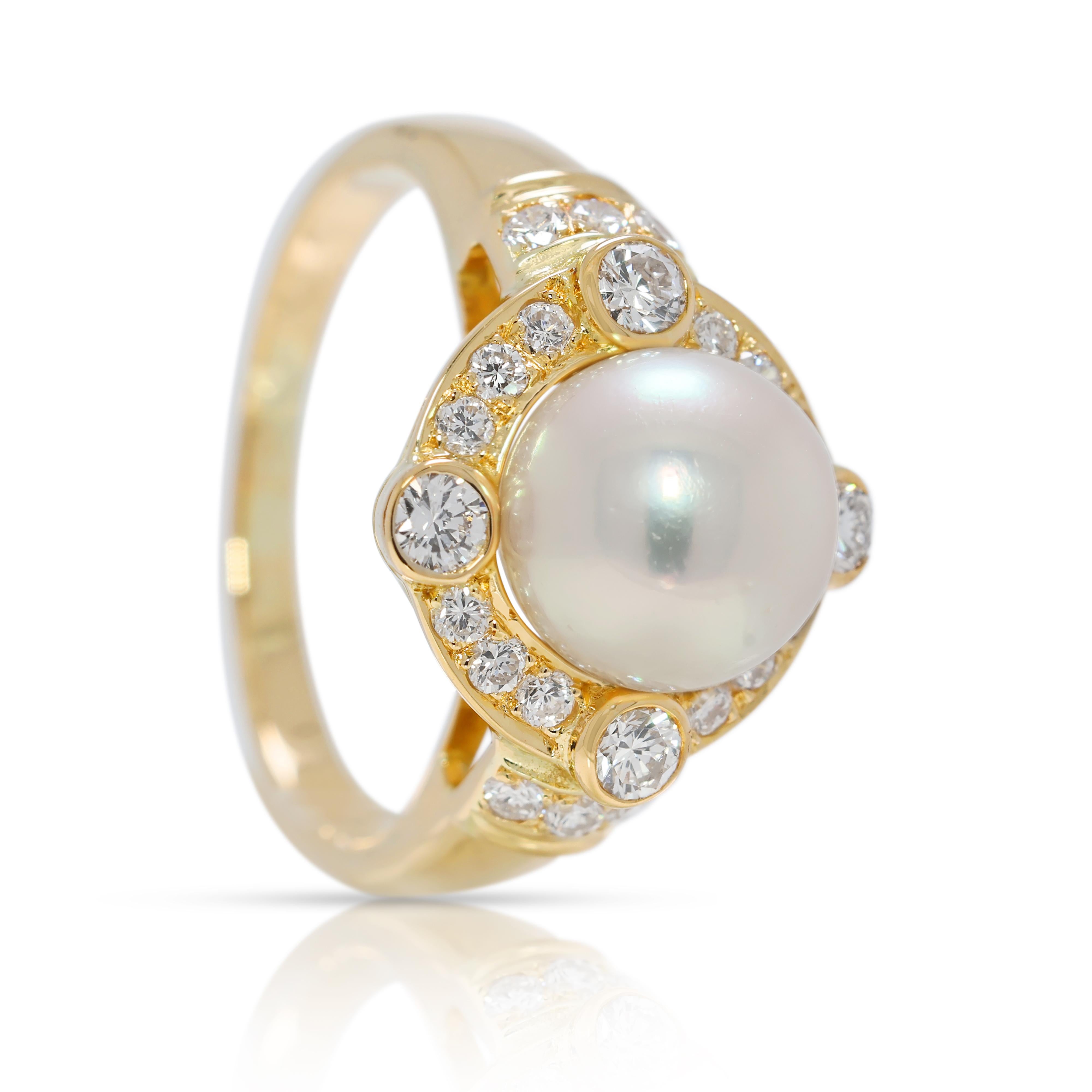 Donna Anello Luminoso con diamanti naturali da 0,39 carati e perle Akoya in oro giallo 18 carati in vendita