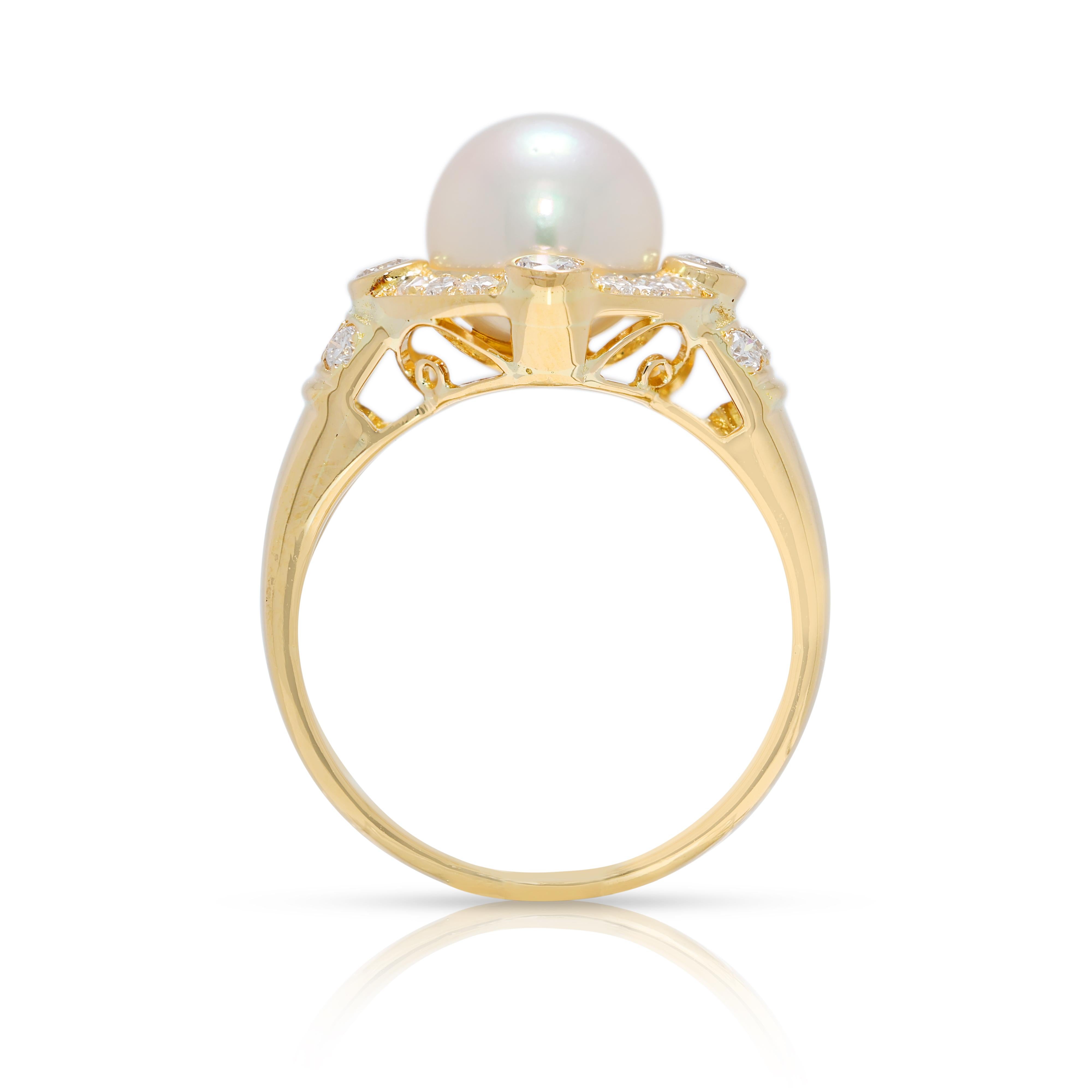 Anello Luminoso con diamanti naturali da 0,39 carati e perle Akoya in oro giallo 18 carati in vendita 2