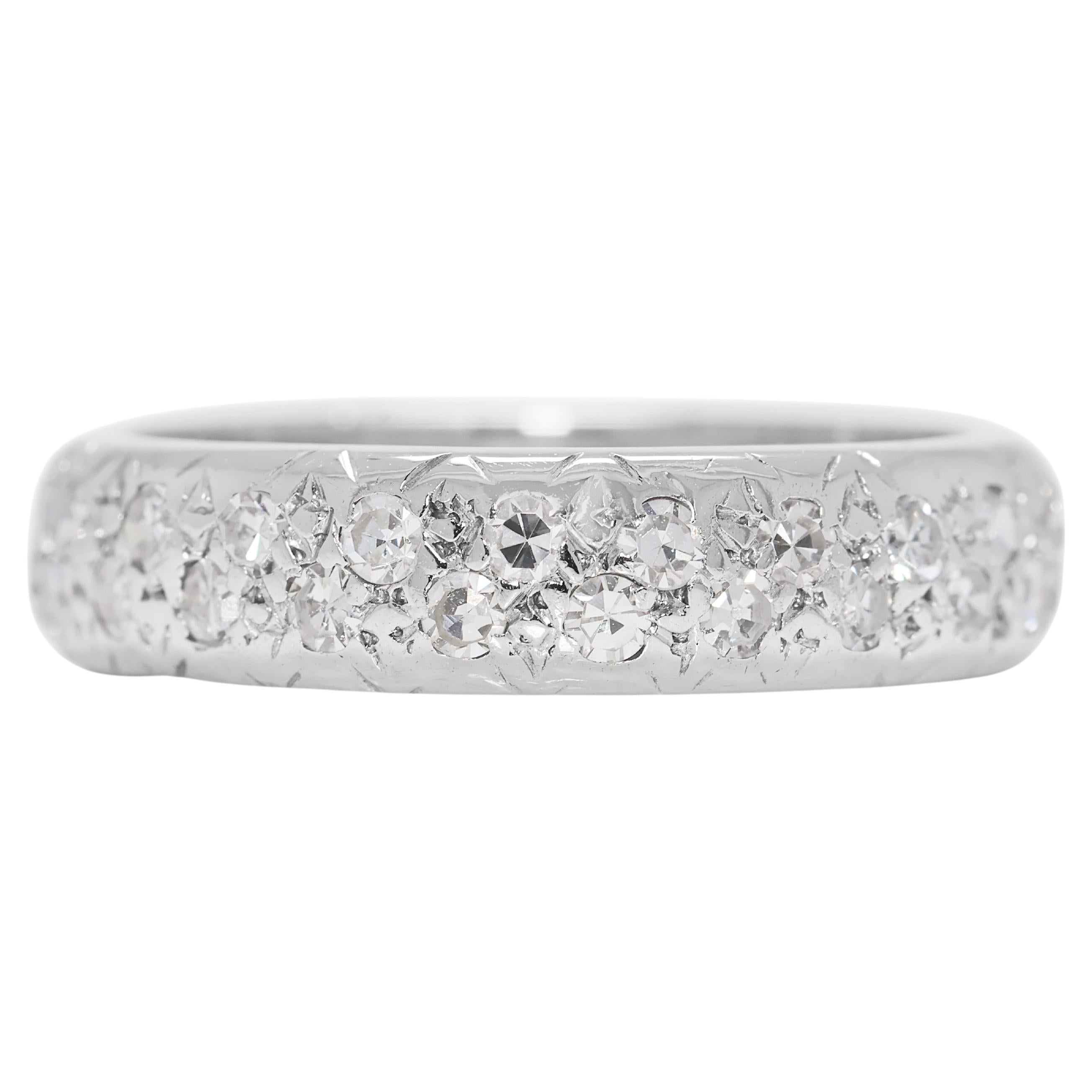 Anello Luminoso con diamante taglio vecchio da 0,48 carati in oro bianco 18 carati