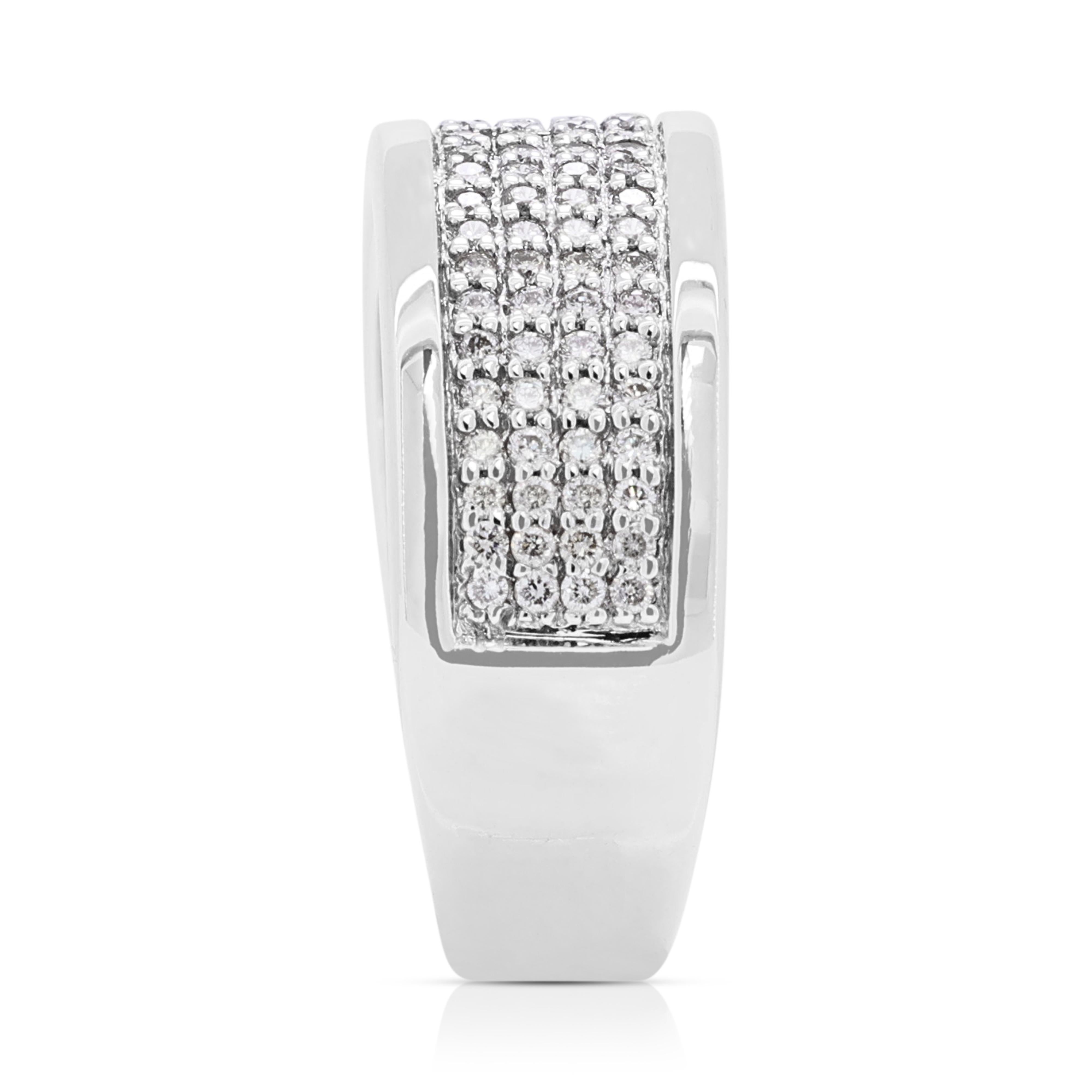 Luminous 0,5ct Runde Brillanten Ring in 18K Weißgold im Zustand „Hervorragend“ im Angebot in רמת גן, IL