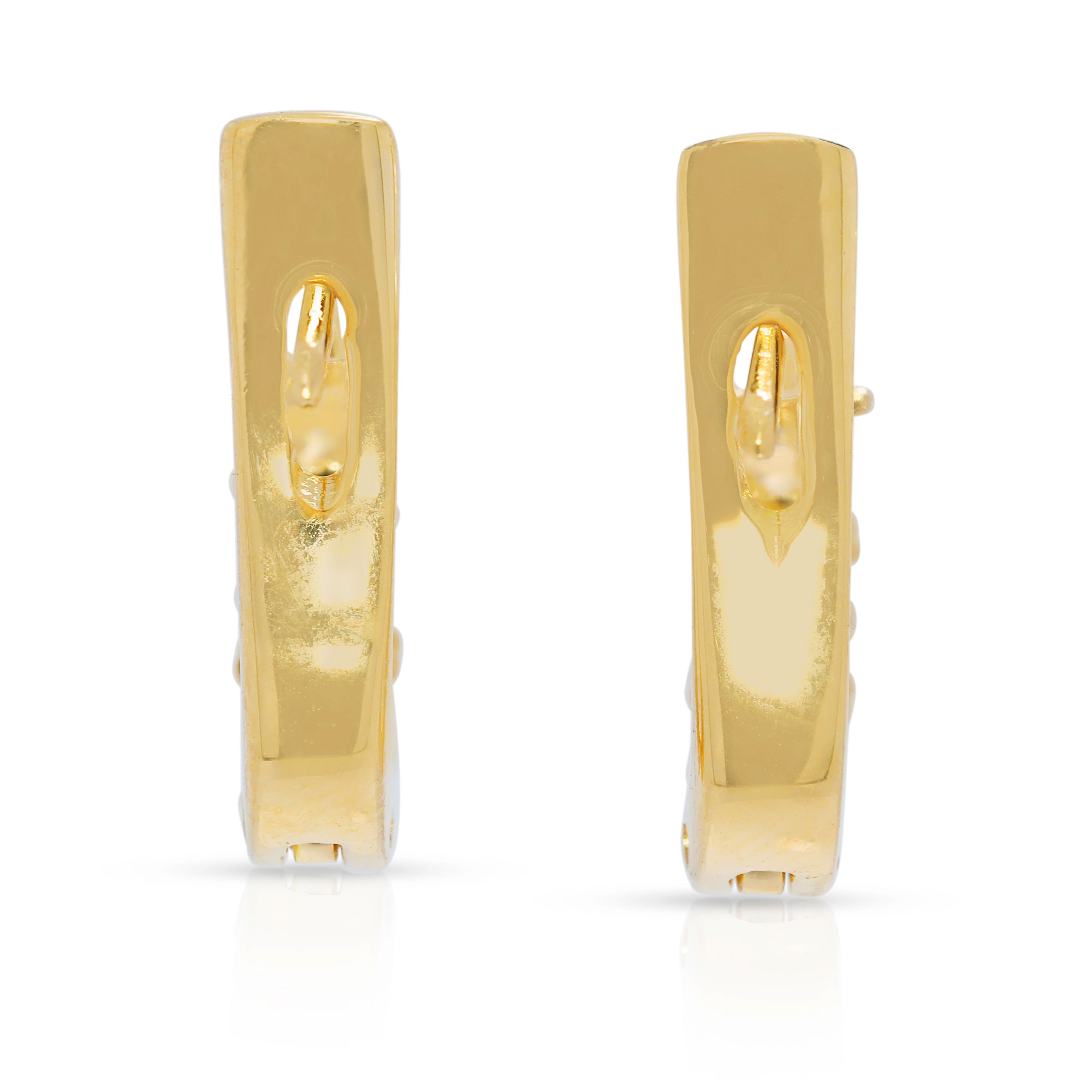 Luminous 0.60ct Natural Diamond 3-Stone Latch Back Earrings in 18K Yellow Gold (Boucles d'oreilles en or jaune 18K) en vente 1
