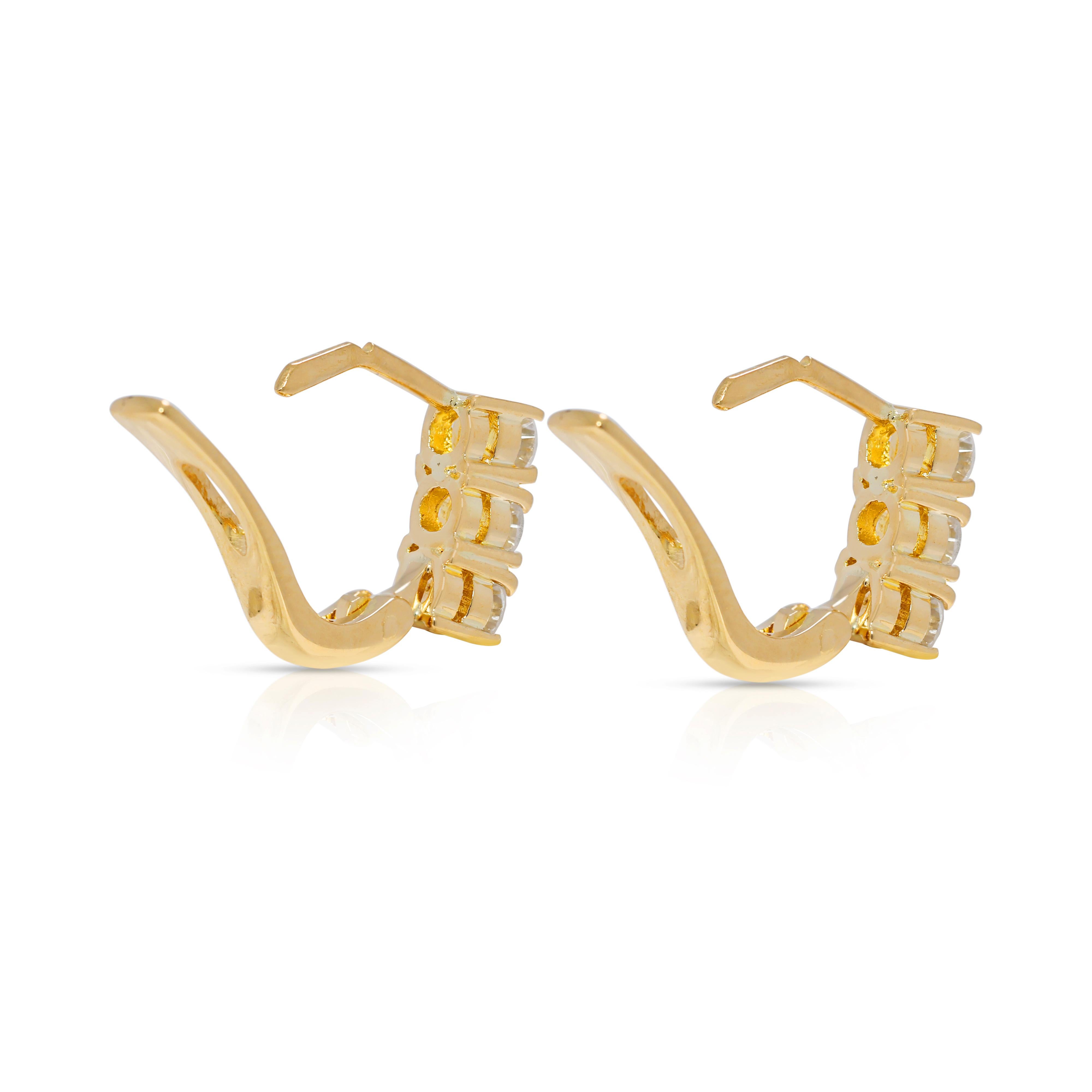 Luminous 0.60ct Natural Diamond 3-Stone Latch Back Earrings in 18K Yellow Gold (Boucles d'oreilles en or jaune 18K) en vente 2