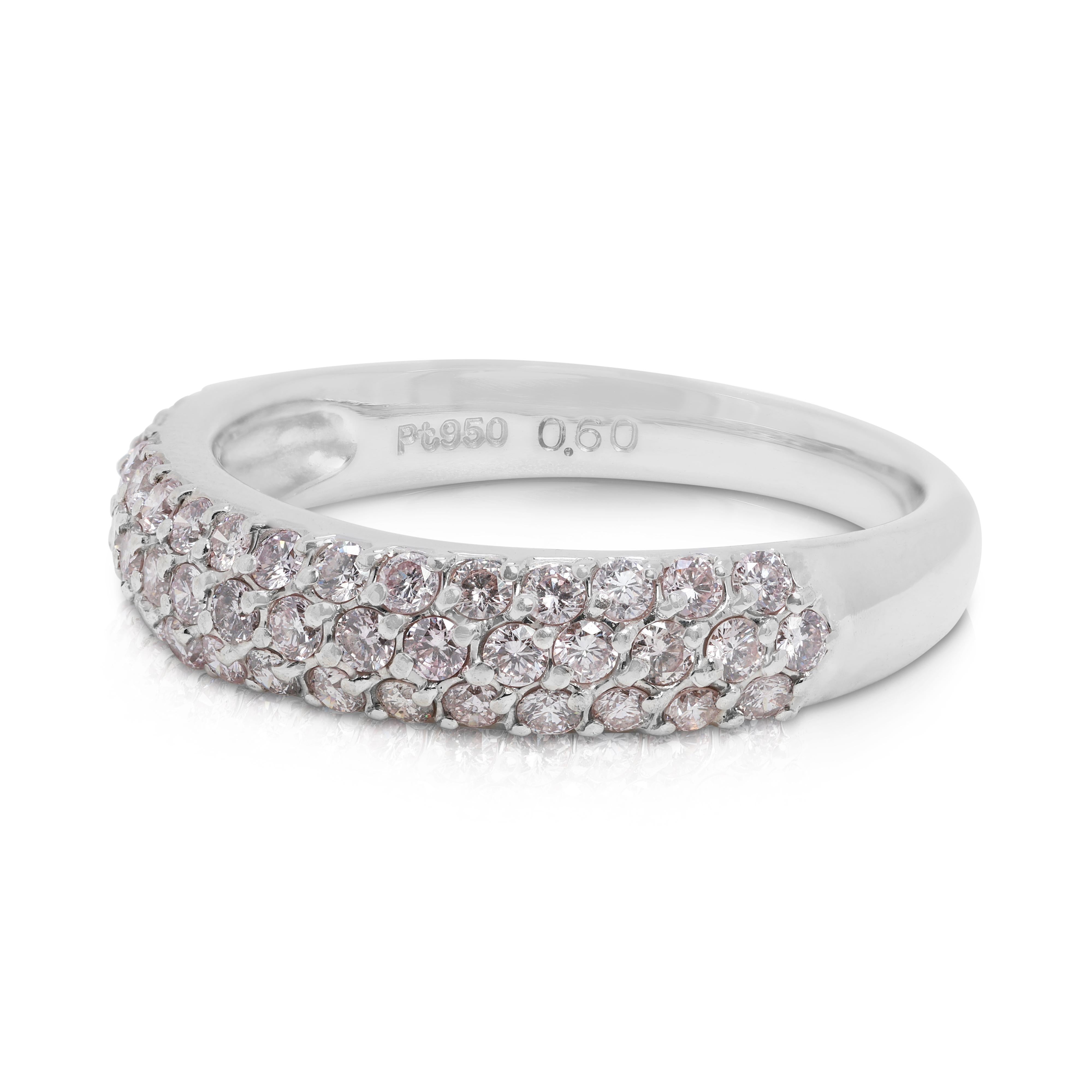 Luminoso anello in platino con diamanti naturali tondi e brillanti da 0,60 carati In condizioni ottime in vendita a רמת גן, IL