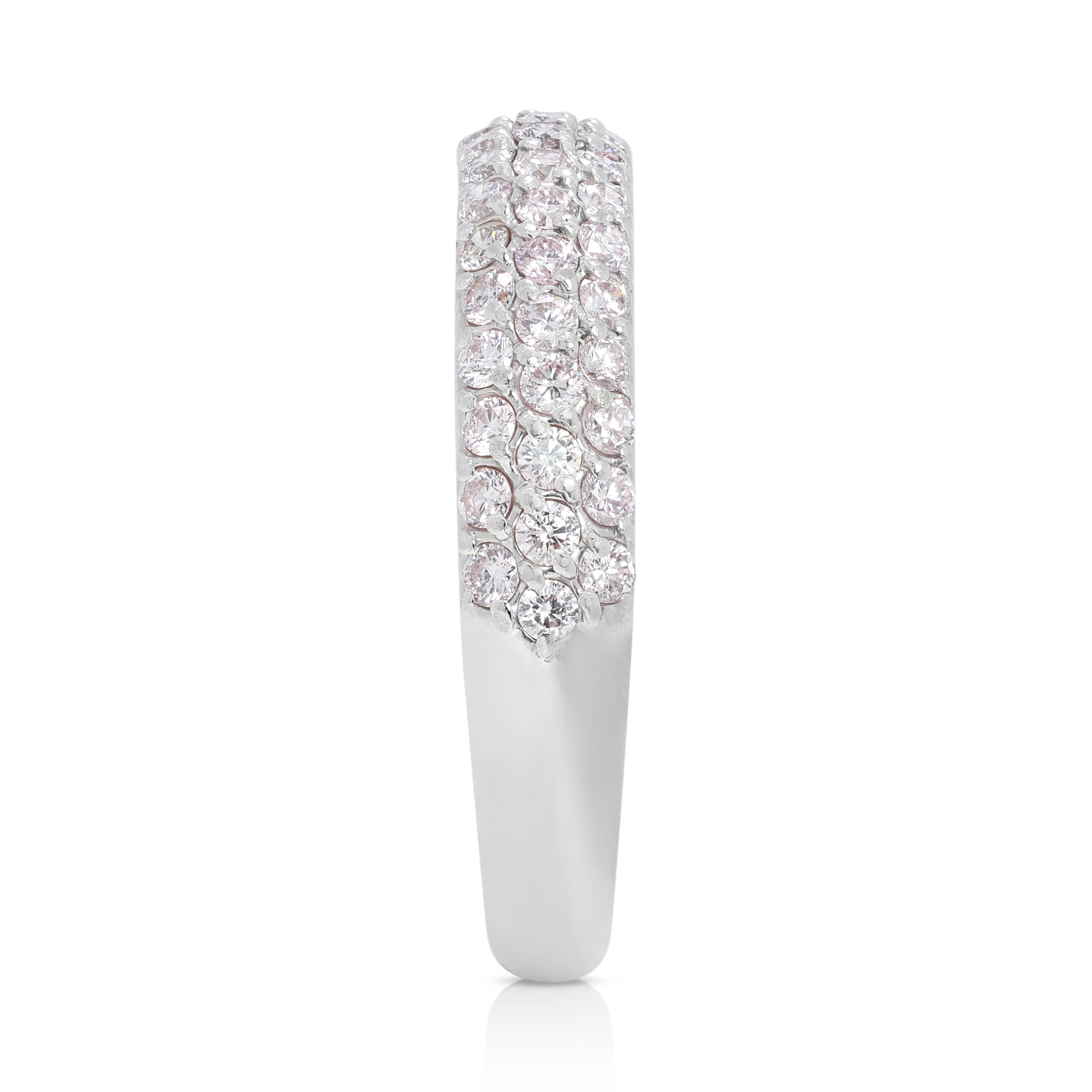 Donna Luminoso anello in platino con diamanti naturali tondi e brillanti da 0,60 carati in vendita
