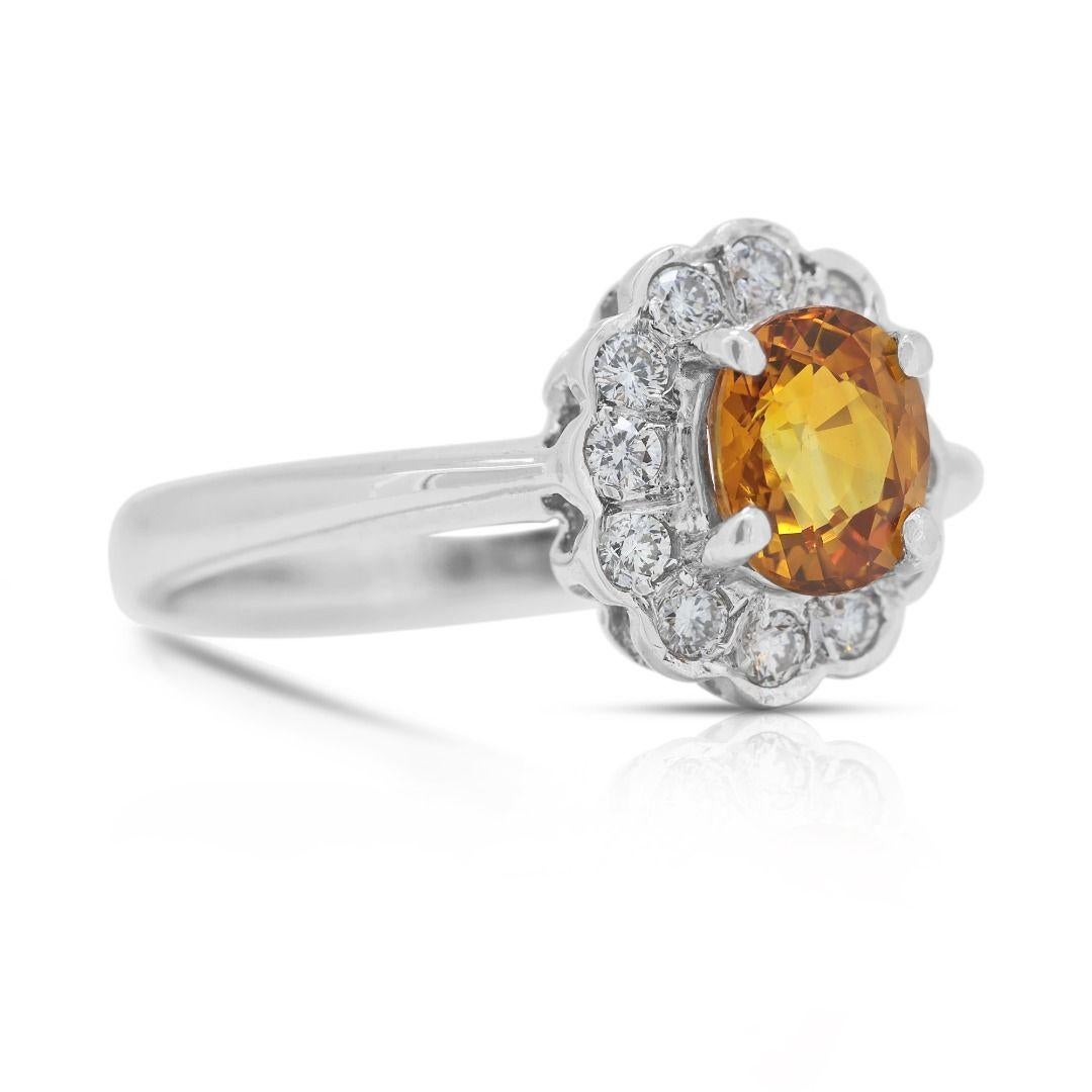 Luminous 0,66 Karat Saphir und Diamantring aus 18 Karat Weißgold (Rundschliff) im Angebot