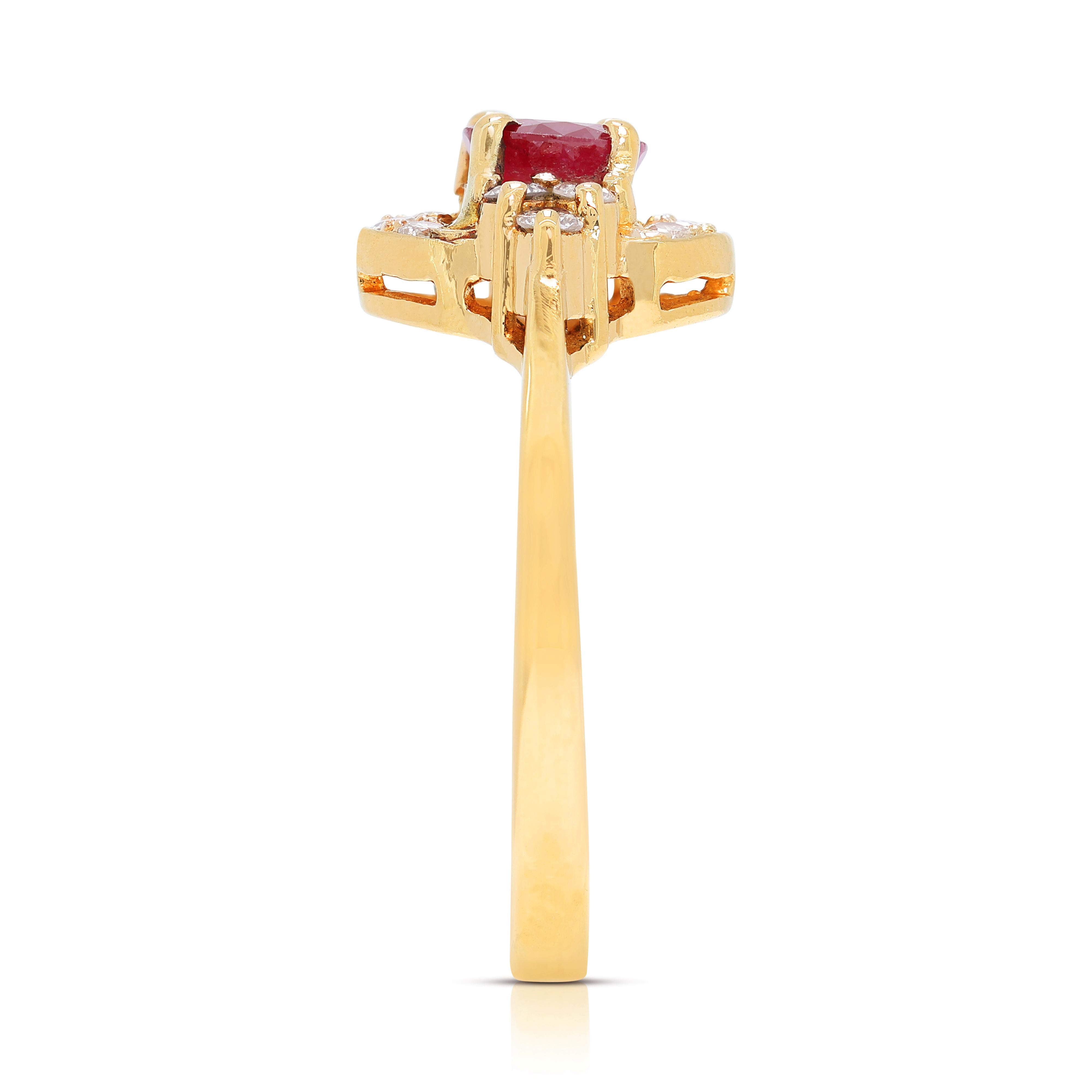 De las mujeres Anillo Halo Luminoso de Rubí de 0,70 quilates y Diamante Natural en Oro Amarillo de 18 quilates en venta