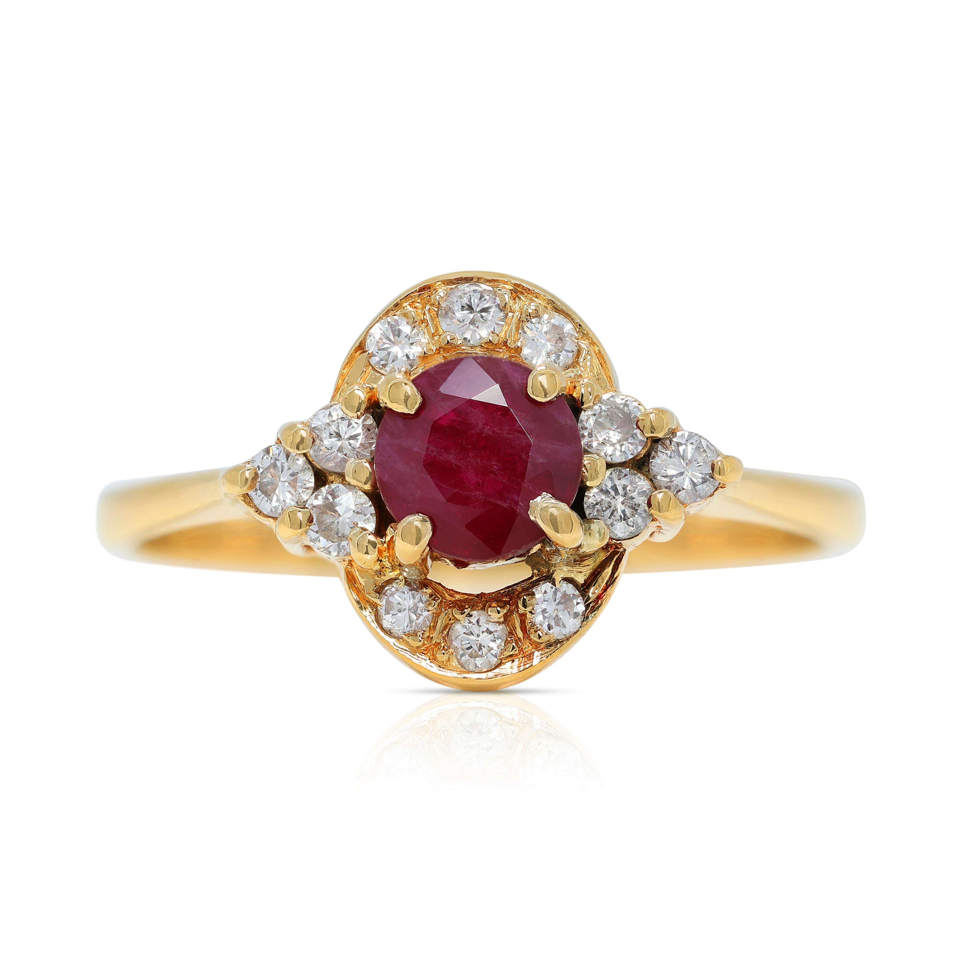 Anillo Halo Luminoso de Rubí de 0,70 quilates y Diamante Natural en Oro Amarillo de 18 quilates en venta 2