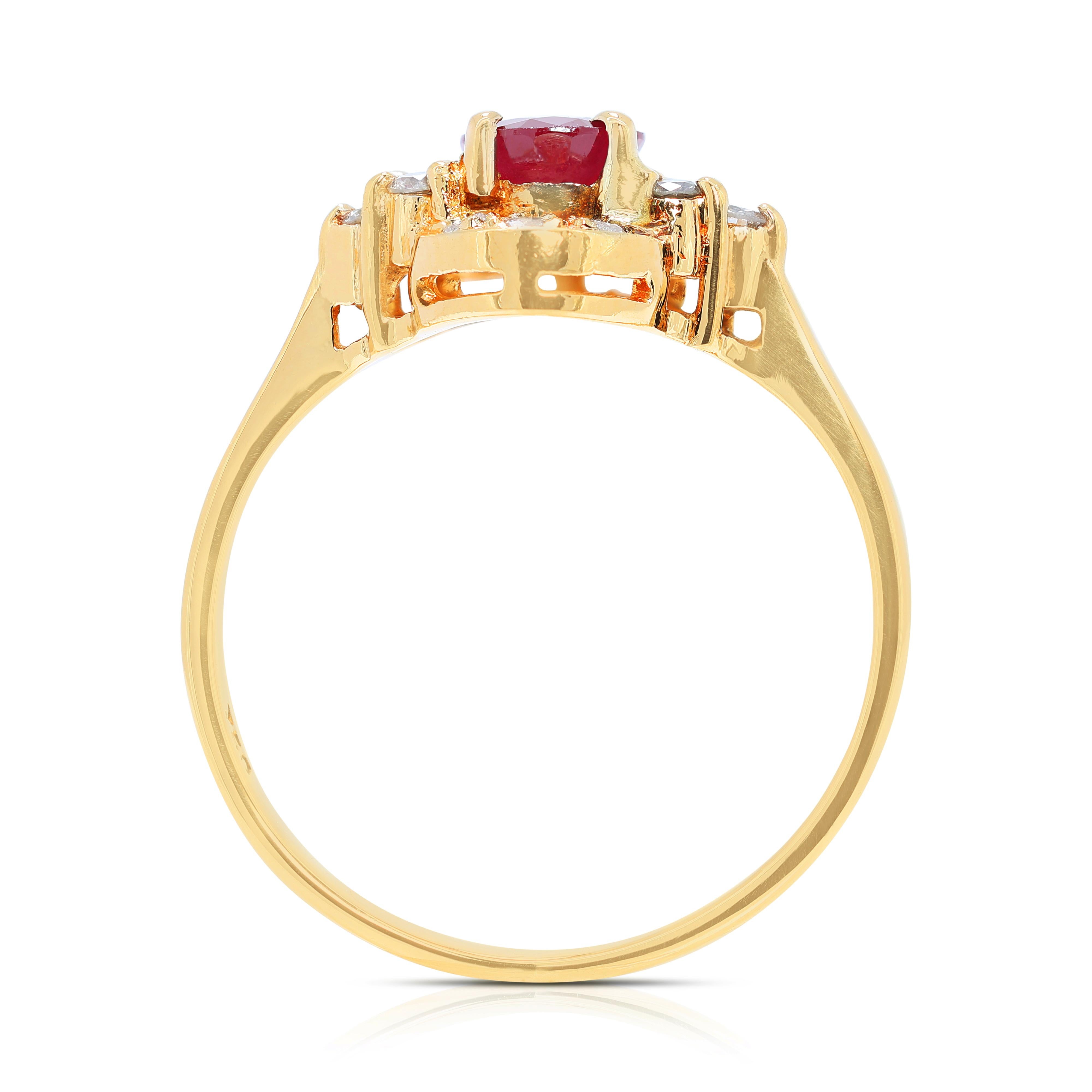 Anillo Halo Luminoso de Rubí de 0,70 quilates y Diamante Natural en Oro Amarillo de 18 quilates en venta 3