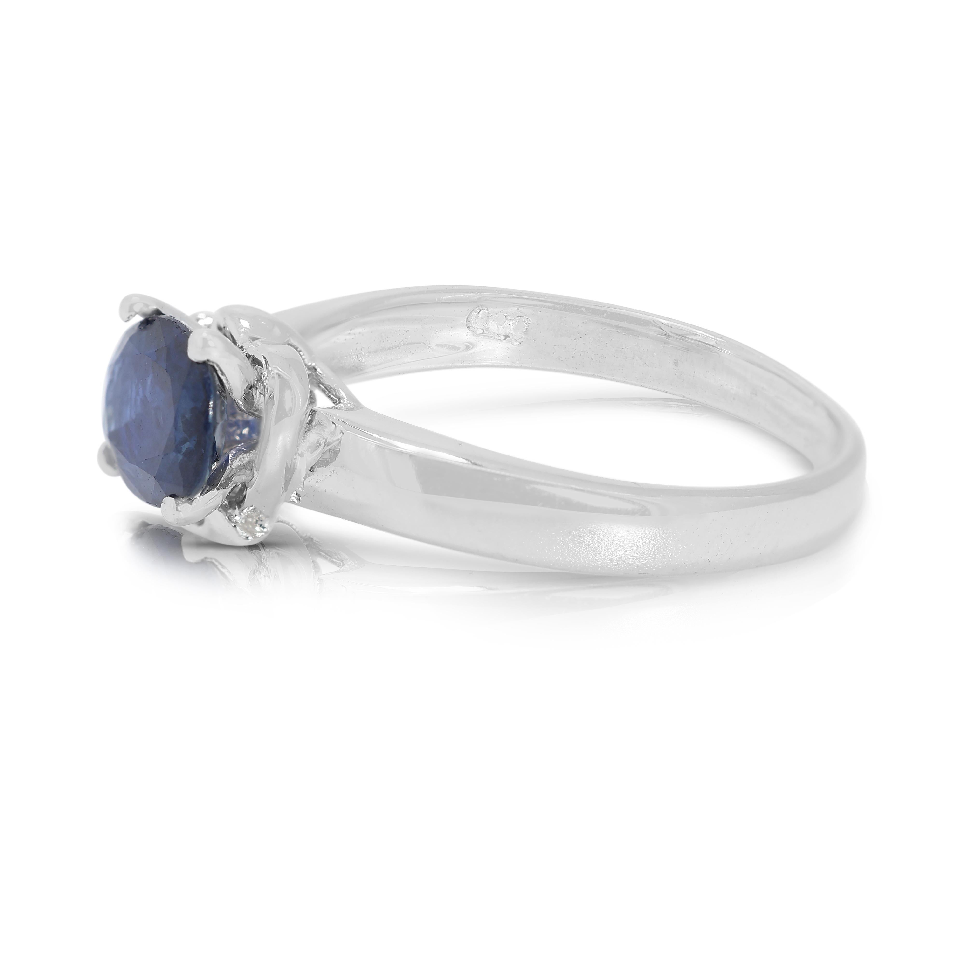 Anello Luminoso con Zaffiro da 0,76 carati e diamanti naturali in oro bianco 18 carati In condizioni Nuovo in vendita a רמת גן, IL