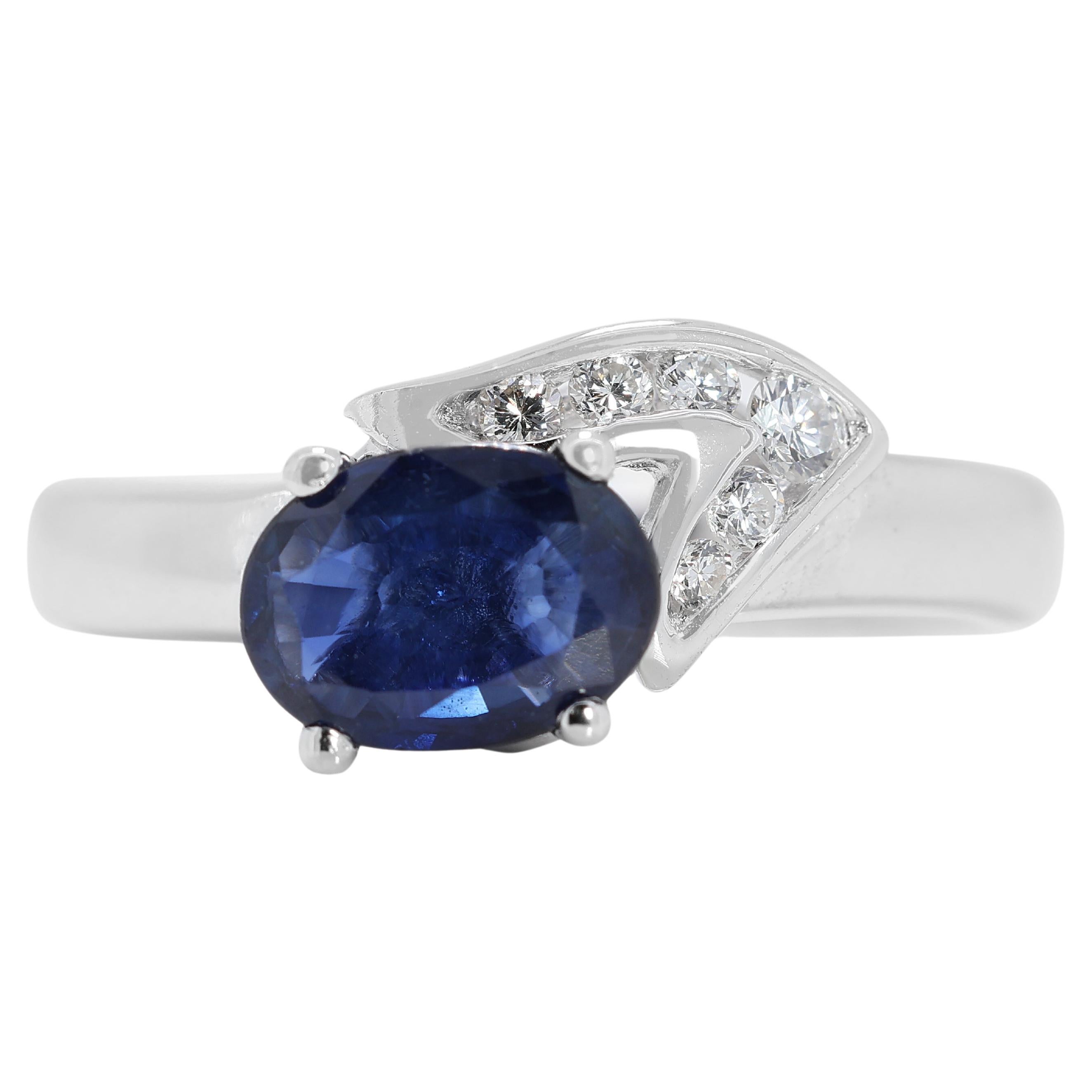 Luminous 0.76 carat Sapphire Ring with Natural Diamonds in 18K White Gold