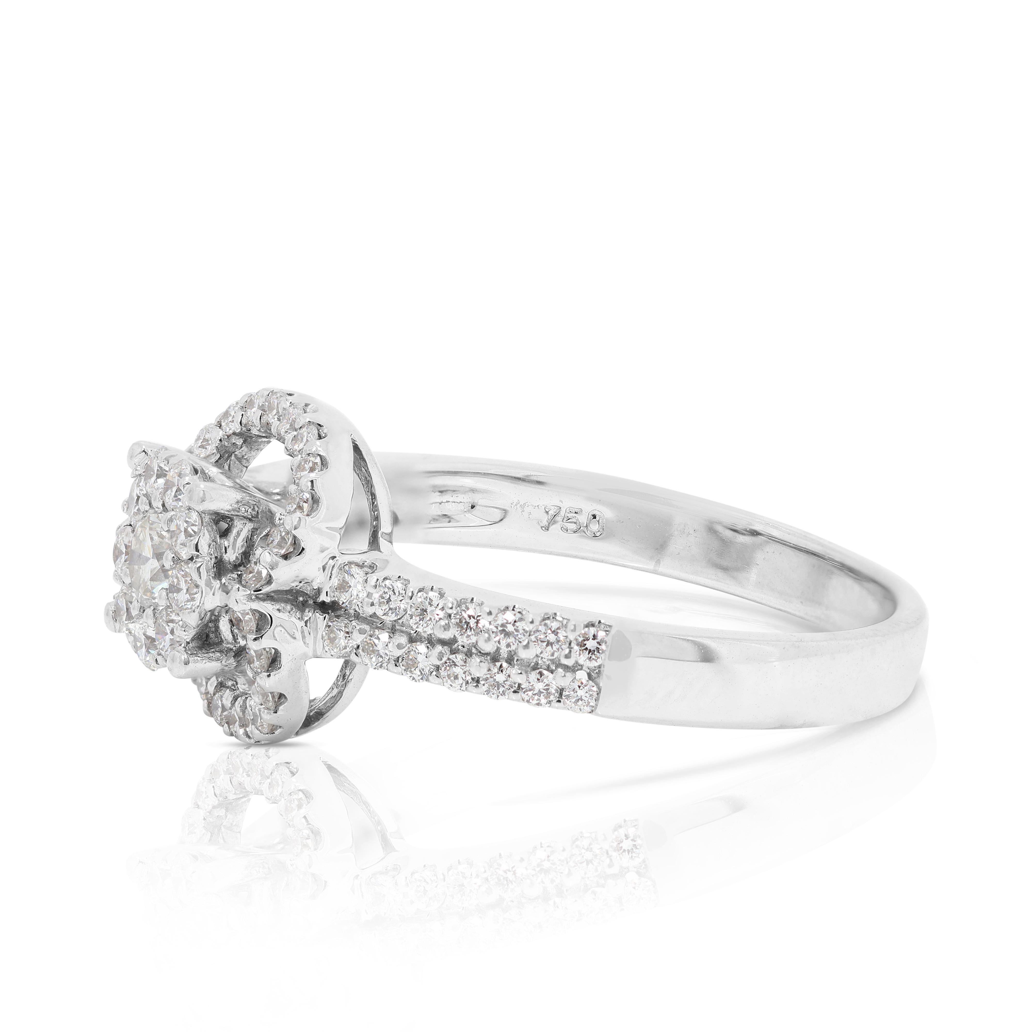 Luminous 0.77ct Round Brilliant Diamond Cluster Ring in 18K White Gold In New Condition For Sale In רמת גן, IL