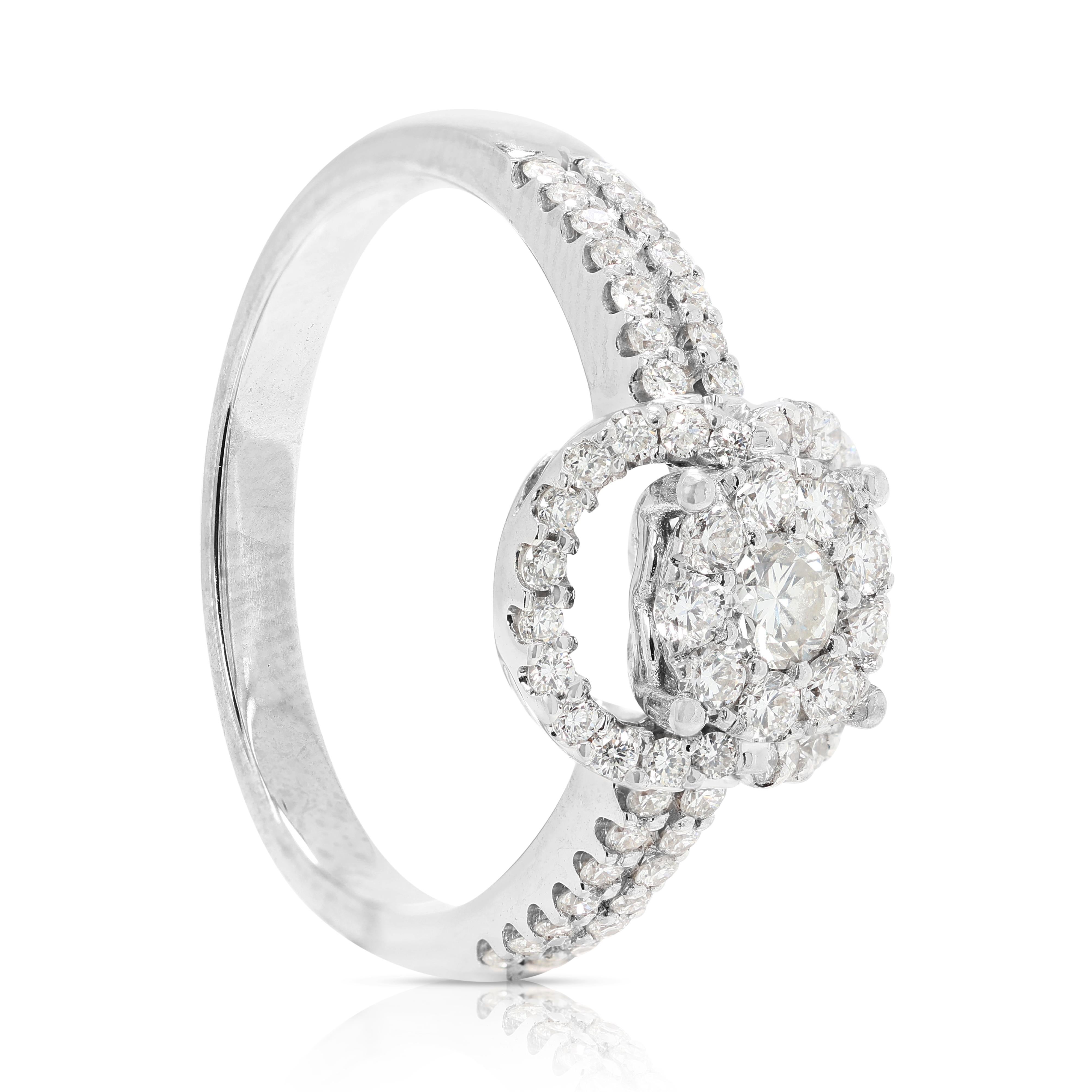 Luminous 0.77ct Round Brilliant Diamond Cluster Ring in 18K White Gold For Sale 1
