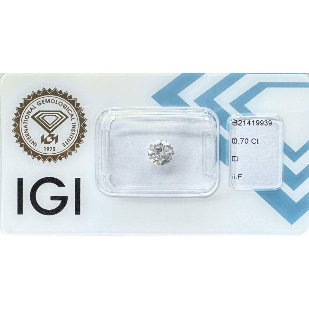 Luminous 1 pc Ideal Cut Natural Diamonds w/0.74 ct - IGI Certified

Introducing this ideal cut luminous diamond that represents purity and brilliance. This exceptional 0.74-carat diamond boasts the most sought-after round cut, known for its ability