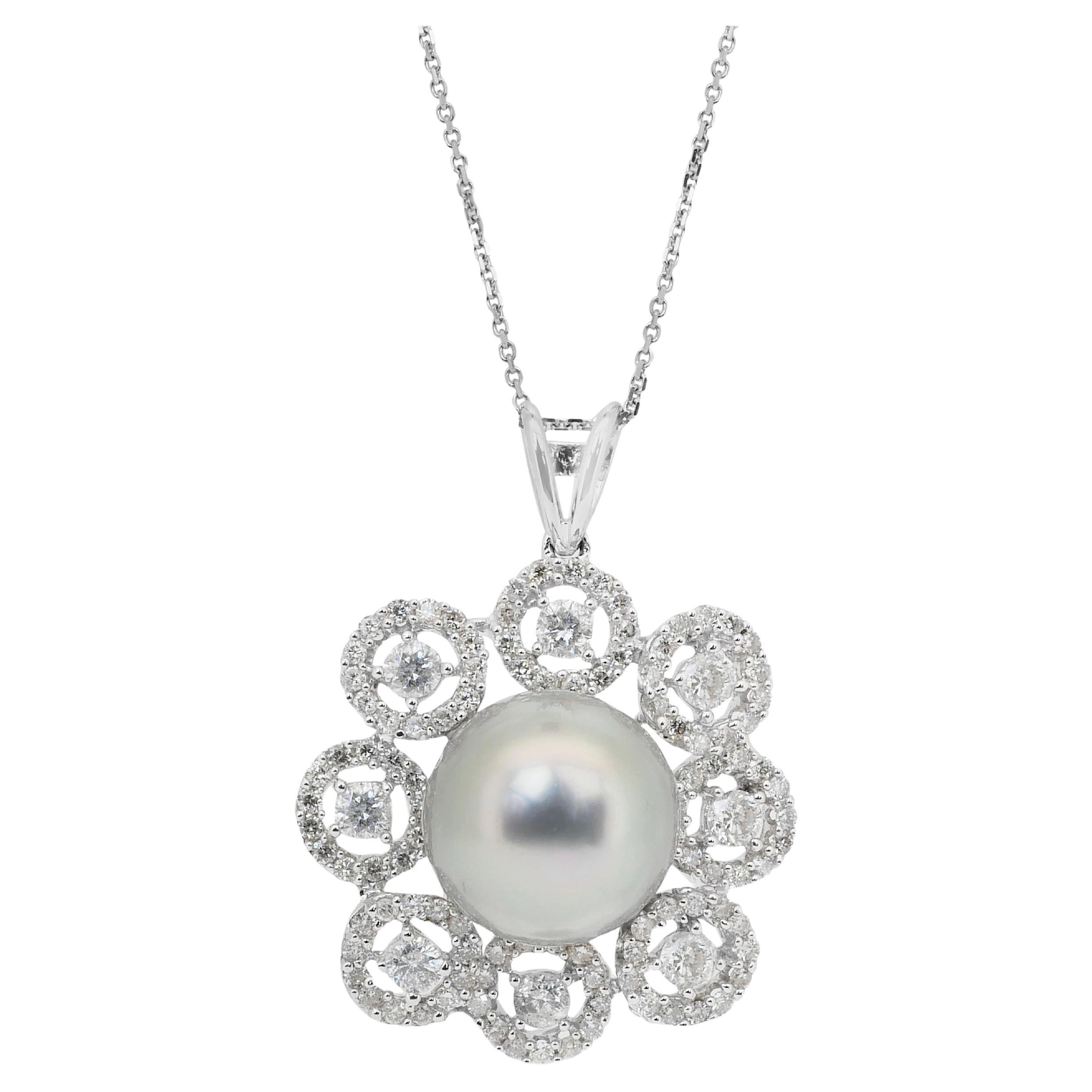 Luminosa collana di perle Tahitian Salt Walter e diamanti da 11,88 carati