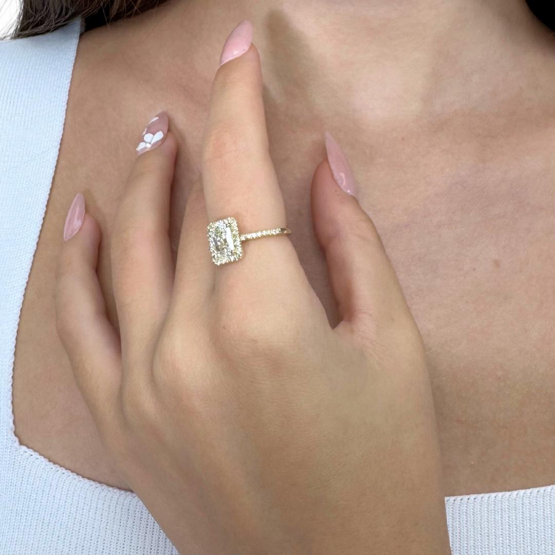 Luminous 1.22ct Diamonds Ring in 14k Yellow Gold - GIA Certified en vente 5