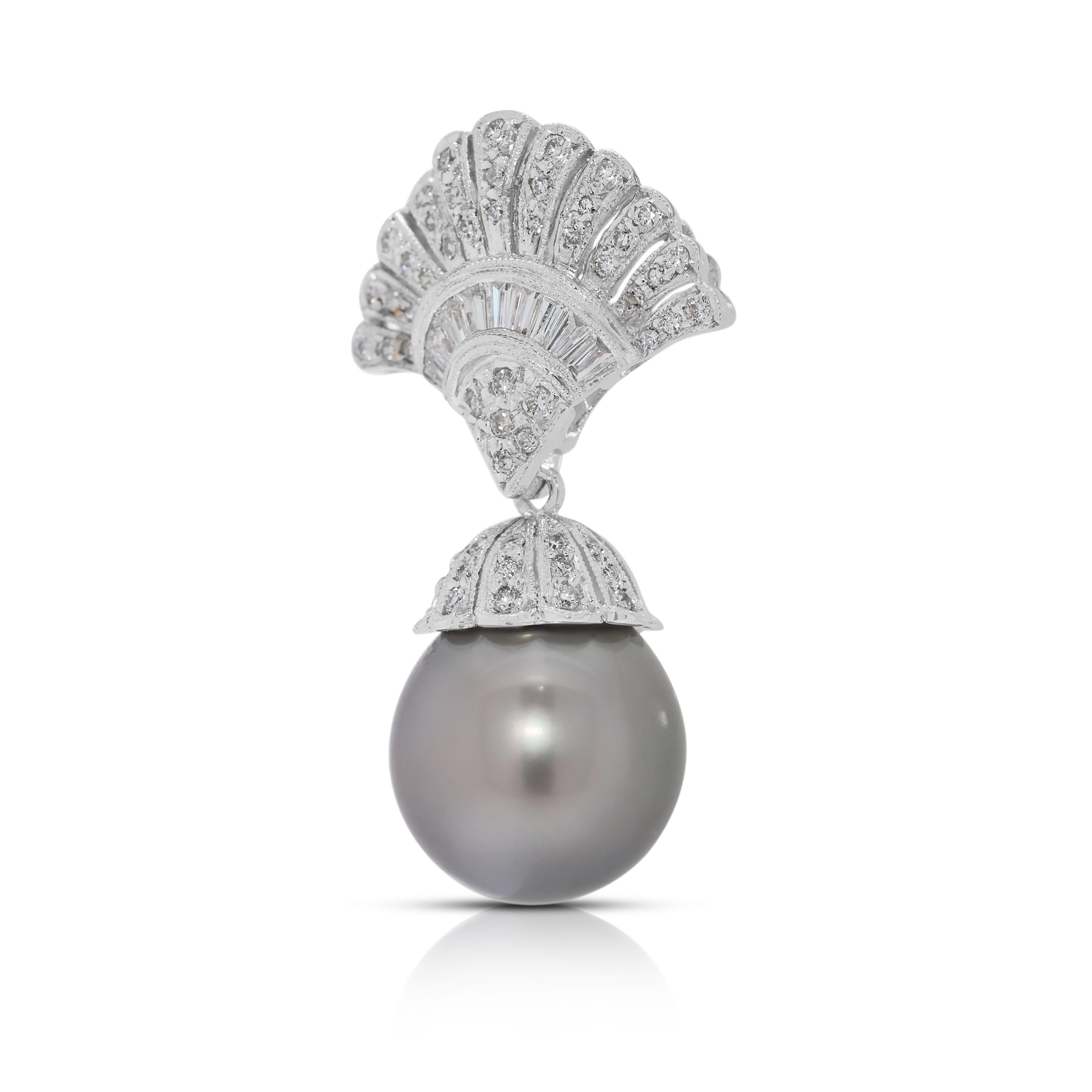 Luminosa perla dei mari del sud da 12,68 mm e ciondolo con diamante da 0,38 carati in oro bianco 18 carati In condizioni ottime in vendita a רמת גן, IL