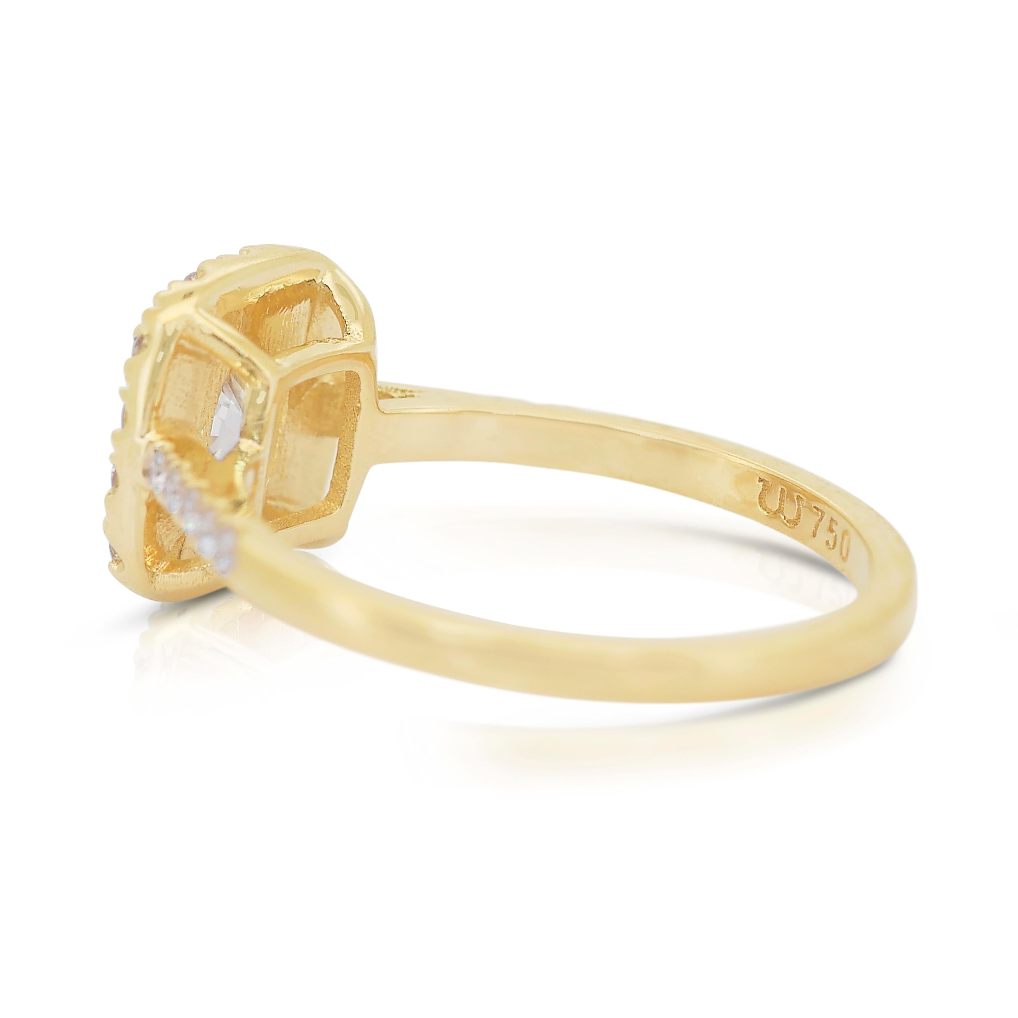 Luminous 1.28ct Diamonds Halo Ring in 18k Yellow Gold - IGI Certified In New Condition In רמת גן, IL