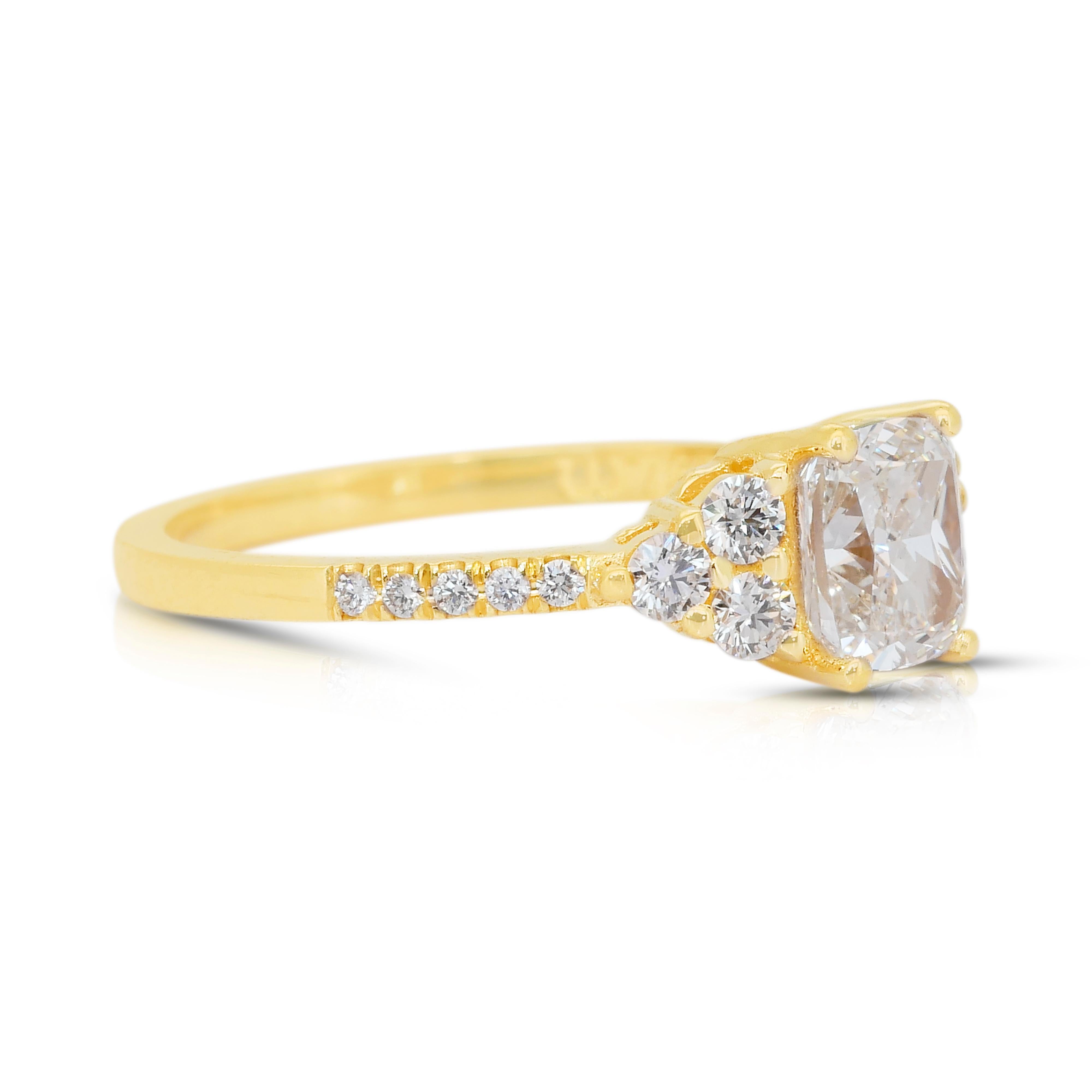 Taglio cuscino Anello con pavé di diamanti Luminous 1,31ct in oro giallo 18k - Certificato IGI in vendita