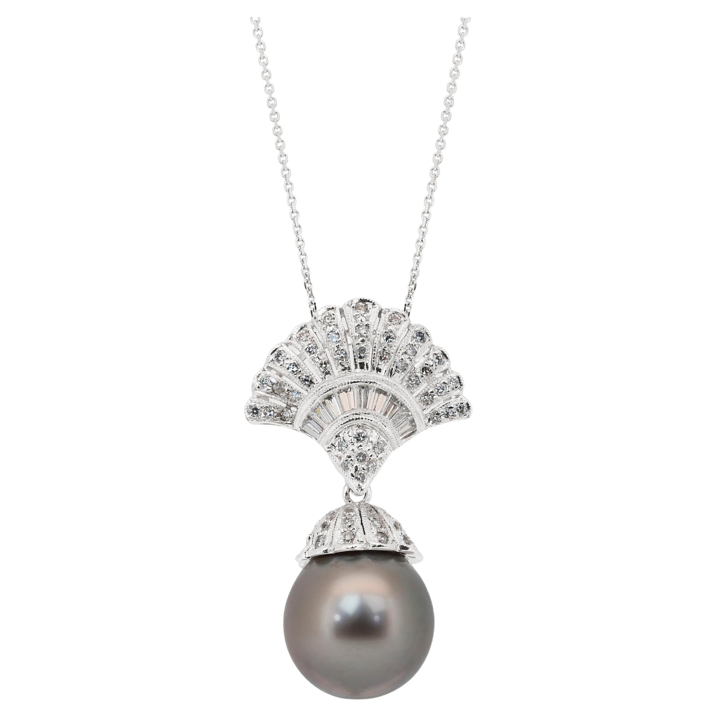 Collana Luminosa con perle di coltura di Tahiti e diamanti da 13,25 ct in oro bianco 18 carati