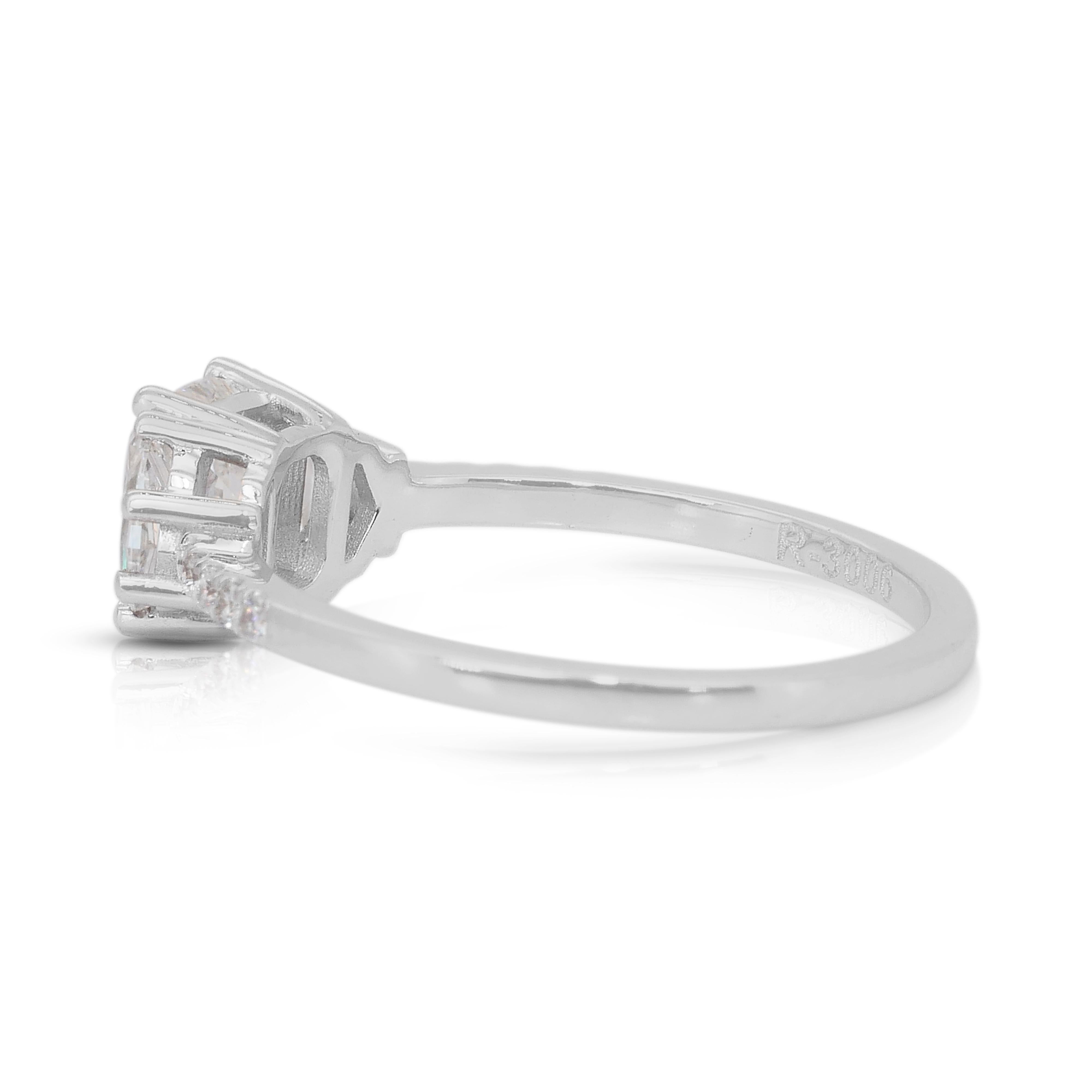 Anello Luminoso con 3 pietre e 1,36 carati di diamanti in oro bianco 18 carati - Certificato GIA In condizioni Nuovo in vendita a רמת גן, IL
