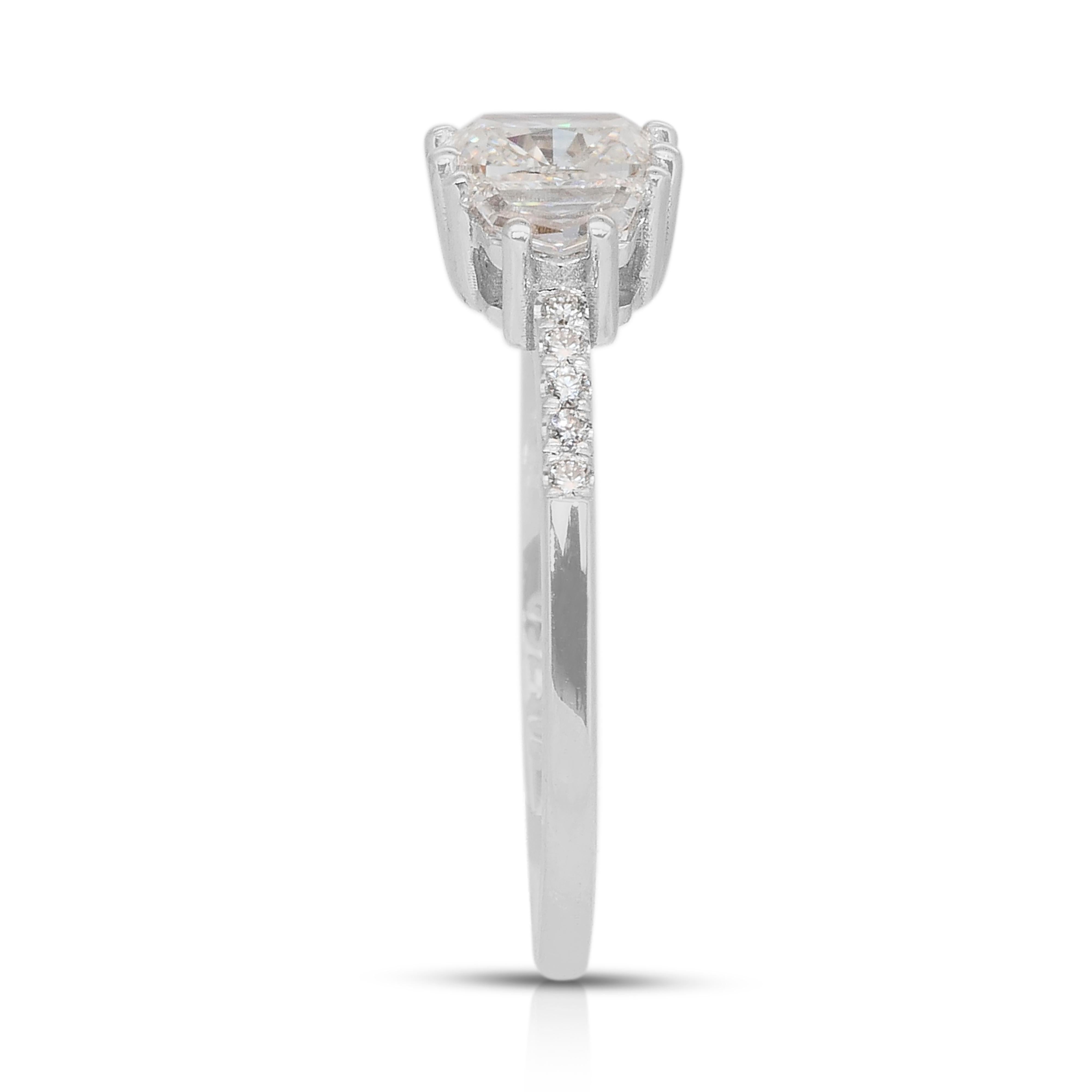 Anello Luminoso con 3 pietre e 1,36 carati di diamanti in oro bianco 18 carati - Certificato GIA in vendita 1