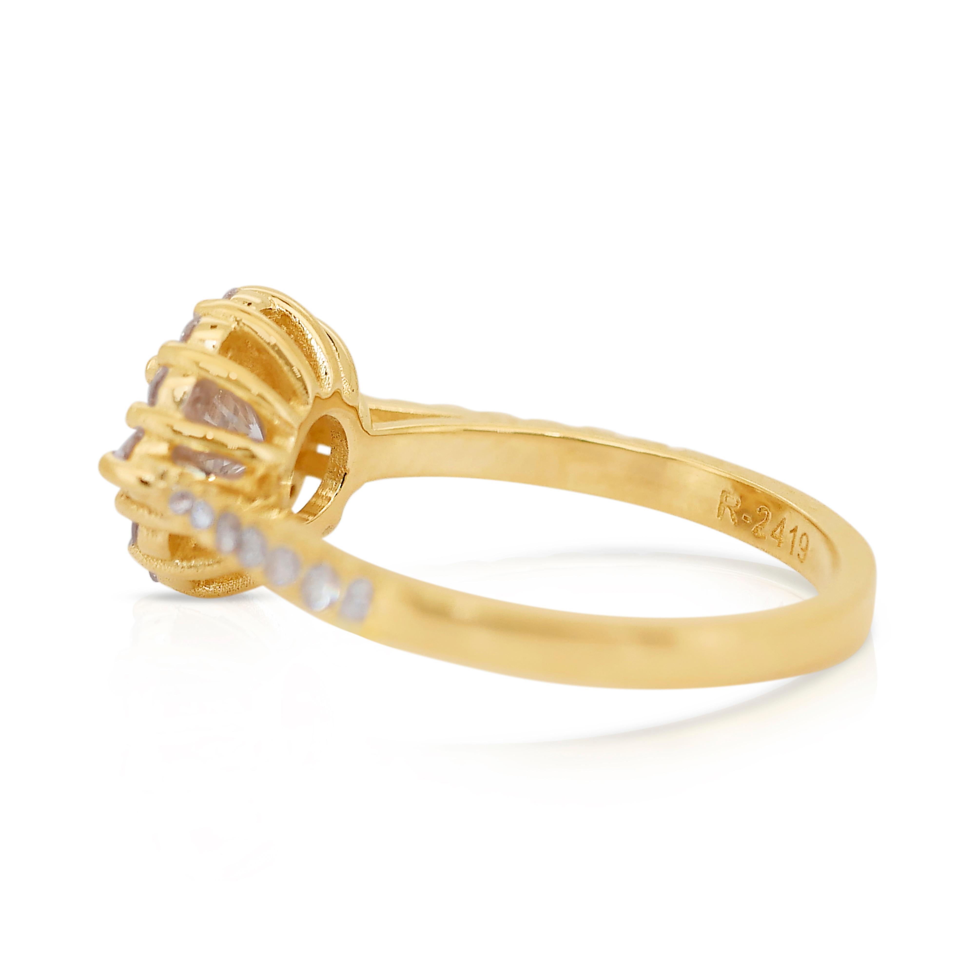 Luminous 1.36ct Diamonds Halo Ring in 18k Yellow Gold - IGI Certified In New Condition In רמת גן, IL