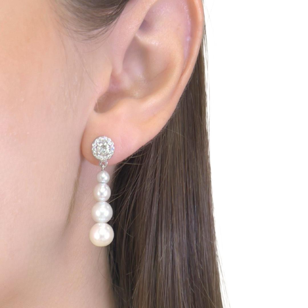 Luminous 13.85ct Fresh Water Cultured Pearls and Diamonds Drop Earrings in 18k White Gold - IGI Certified

These exquisite 18K white gold drop earrings embody timeless sophistication with a cascading design of eight luminous freshwater cultured