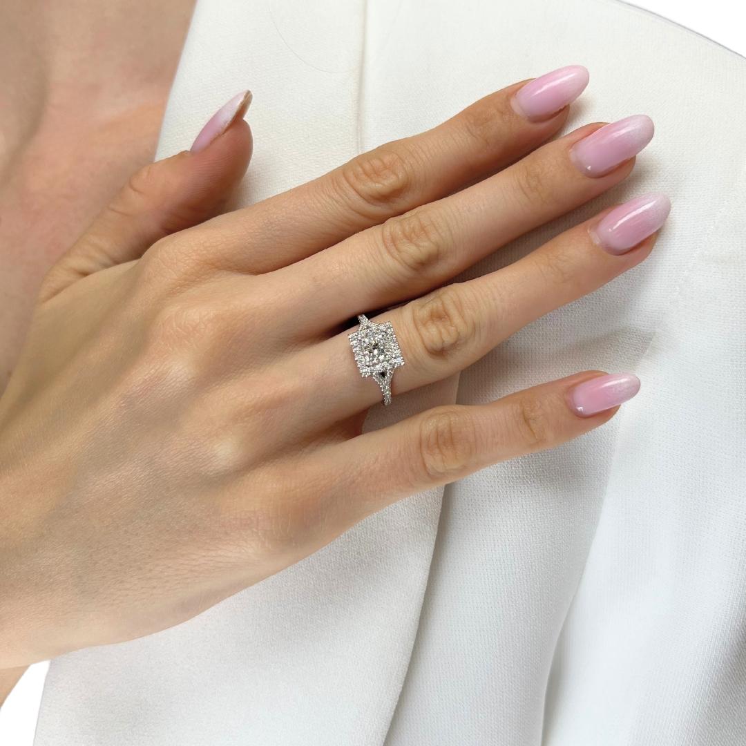 Luminous 1.41ct Diamonds Halo Ring in 18k White Gold - IGI Certified

This exquisite 18k white gold halo ring features a breathtaking 1.01-carat princess-cut diamond at its center. Accentuating the center stone are 44 dazzling round diamonds,