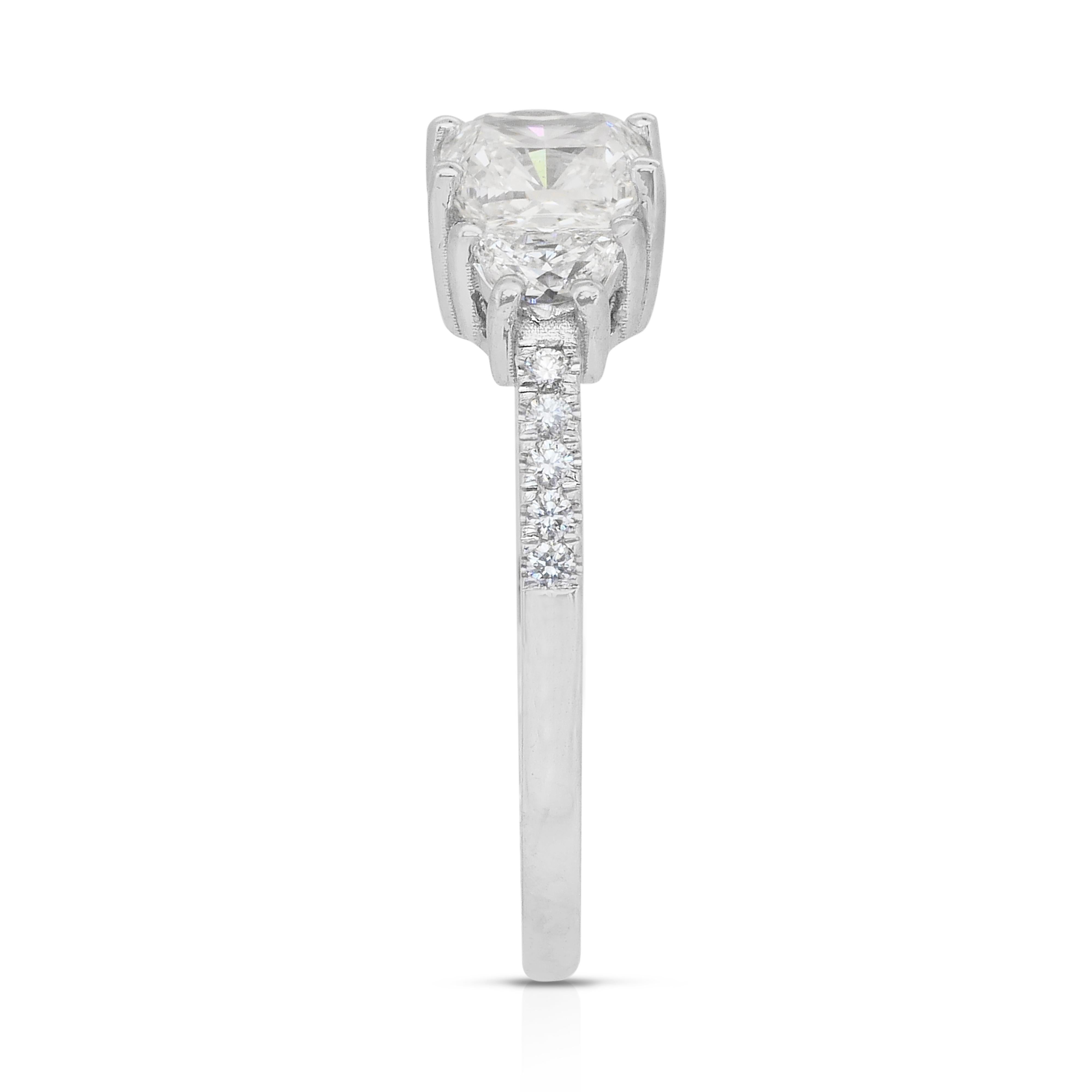 Anello Luminoso con 3 pietre di diamanti da 1,46 carati in oro bianco 18 carati - Certificato IGI in vendita 2