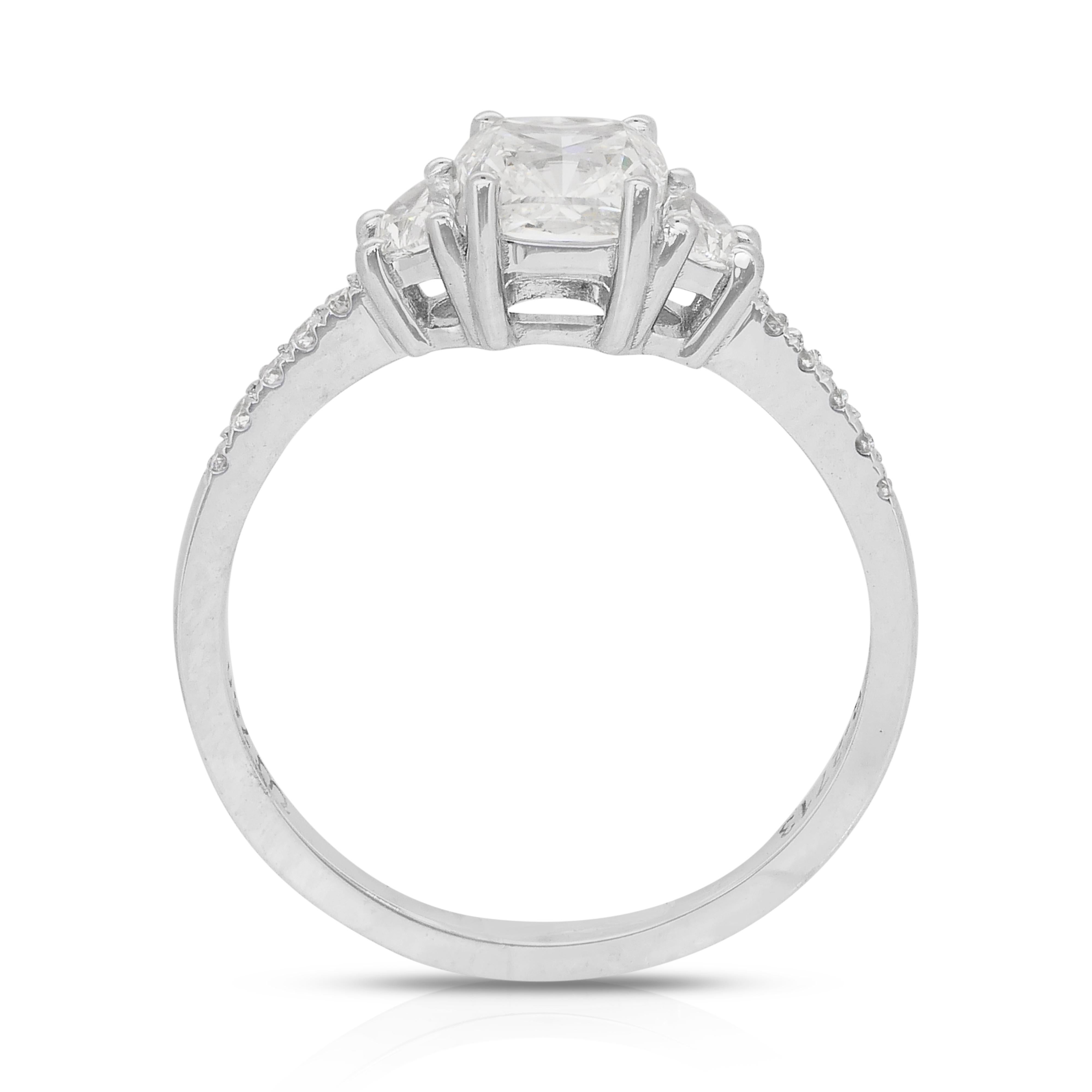 Anello Luminoso con 3 pietre di diamanti da 1,46 carati in oro bianco 18 carati - Certificato IGI in vendita 4