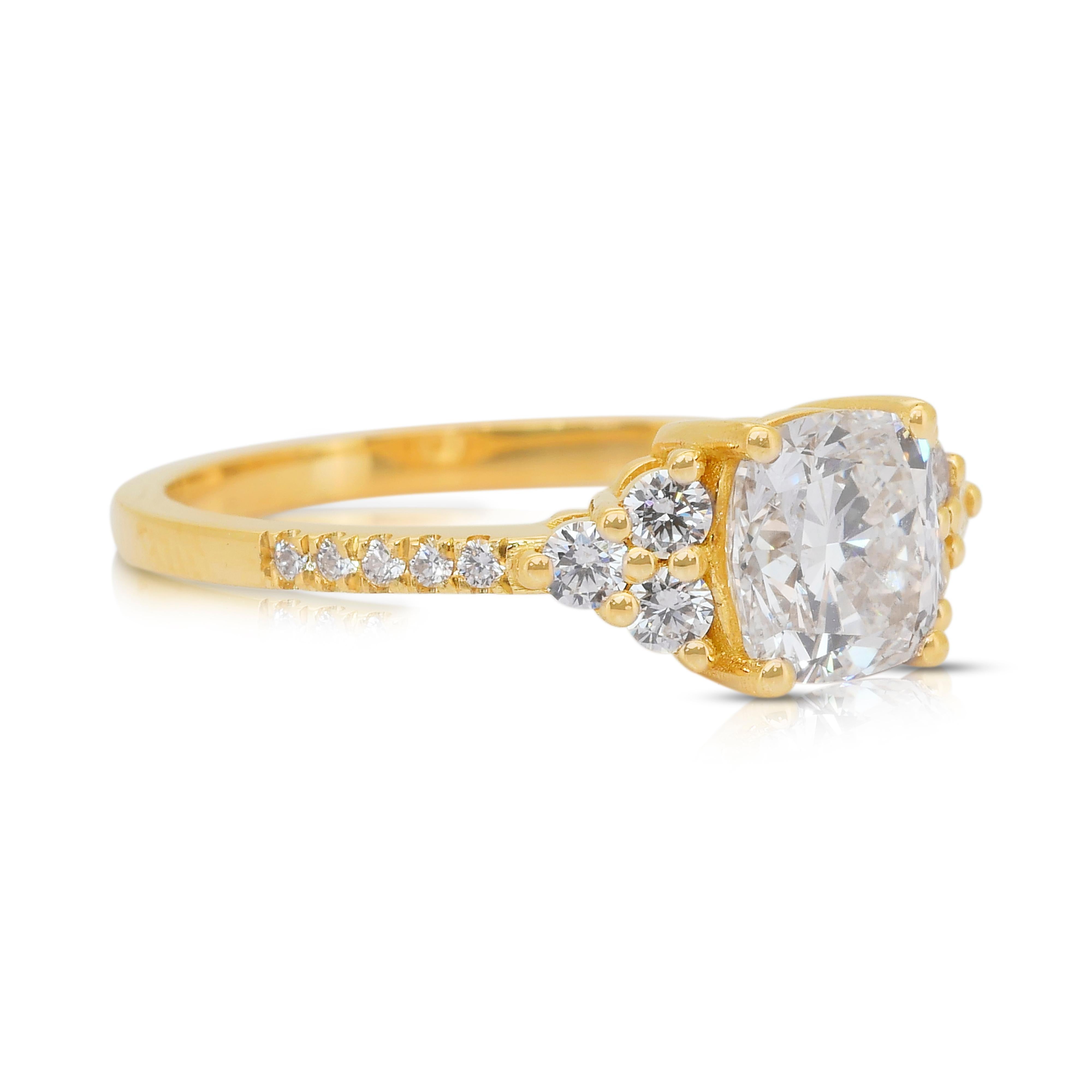 Luminous 1.50ct Diamonds Ring in 18k Yellow Gold - IGI Certified Corte cojín en venta