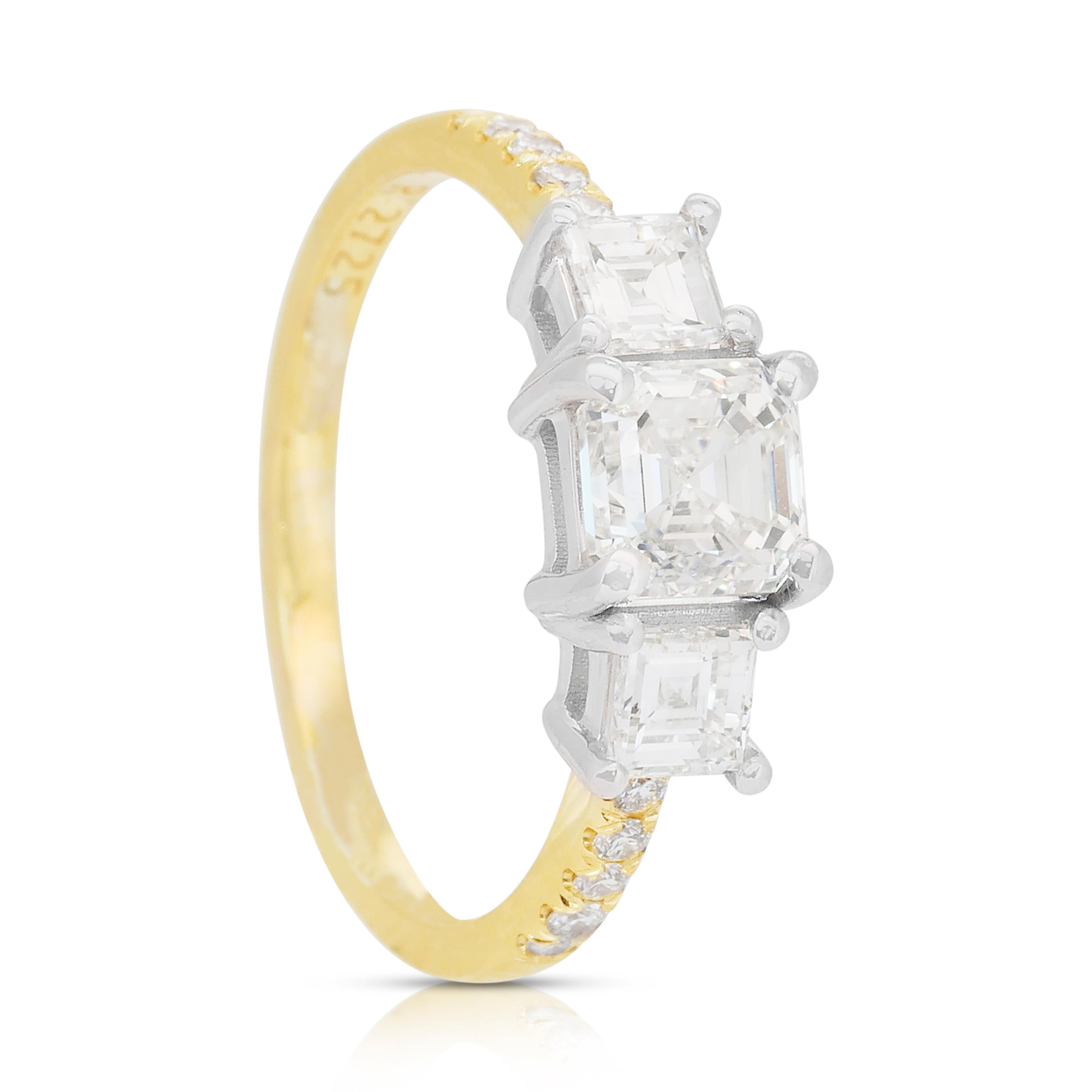 Anello Luminoso con 3 pietre di diamanti da 1,54 carati in oro giallo e bianco 18k - Certificato IGI in vendita 3