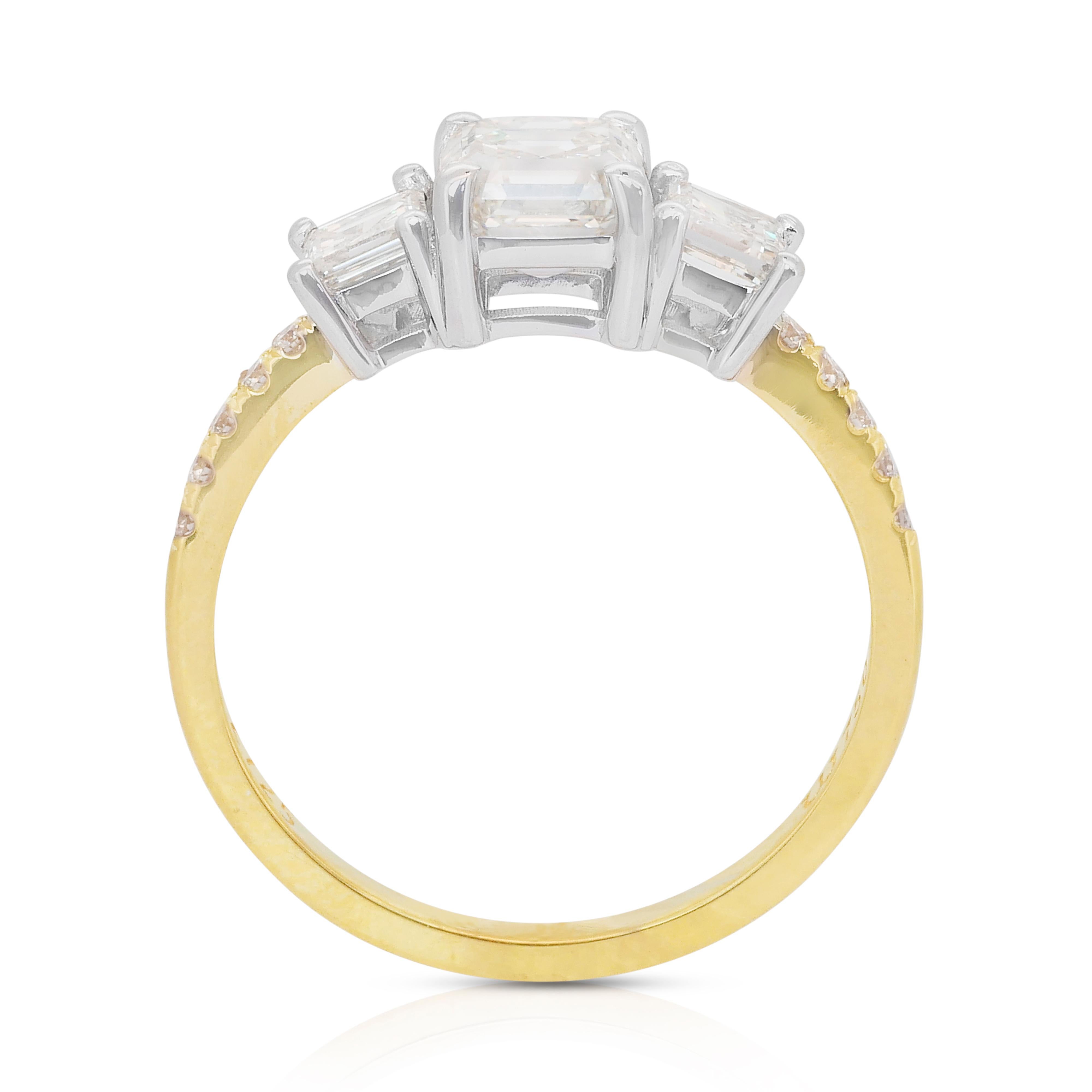 Anello Luminoso con 3 pietre di diamanti da 1,54 carati in oro giallo e bianco 18k - Certificato IGI in vendita 4