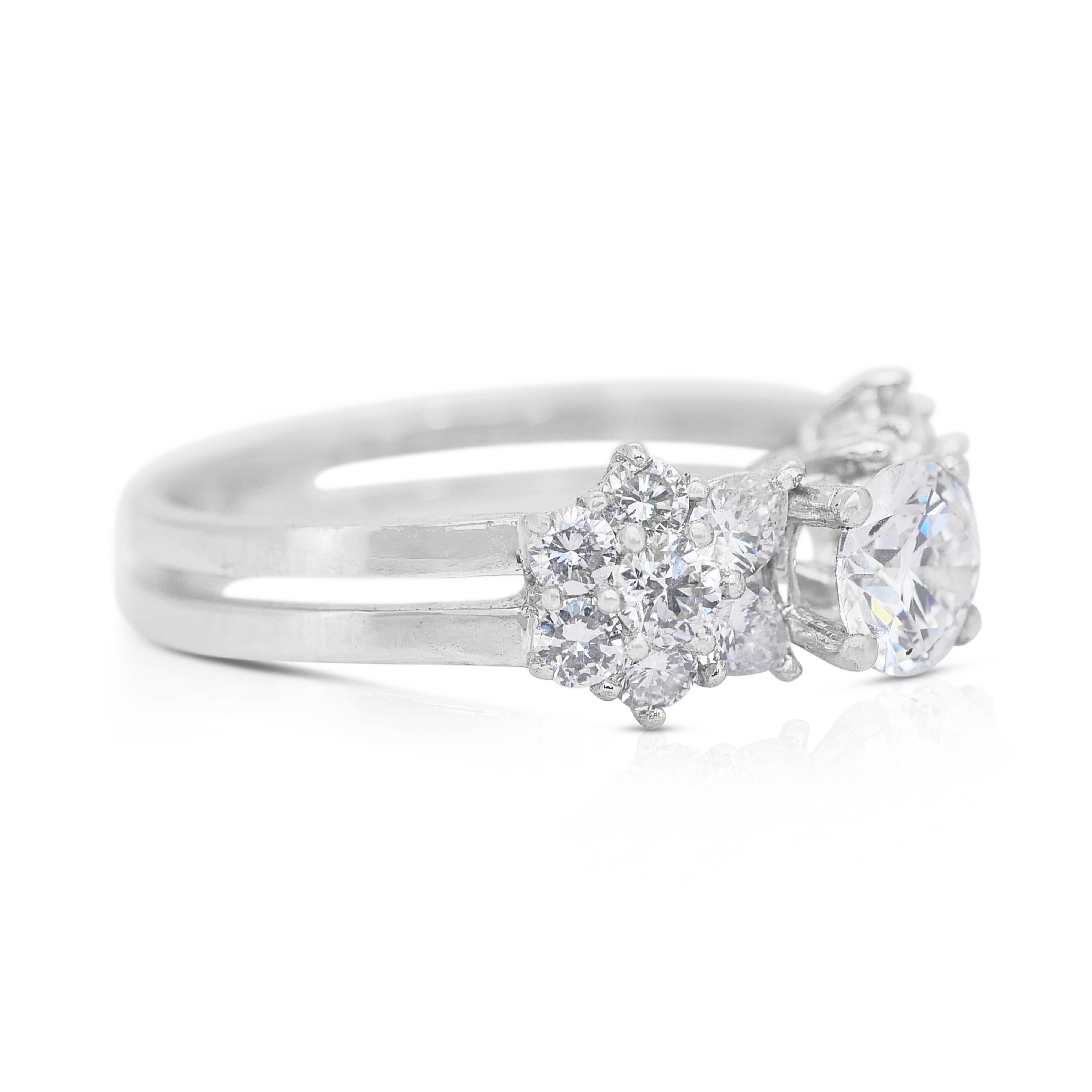 Taglio rotondo Anello Luminoso con 1,57 carati di diamanti in platino - Certificato GIA in vendita