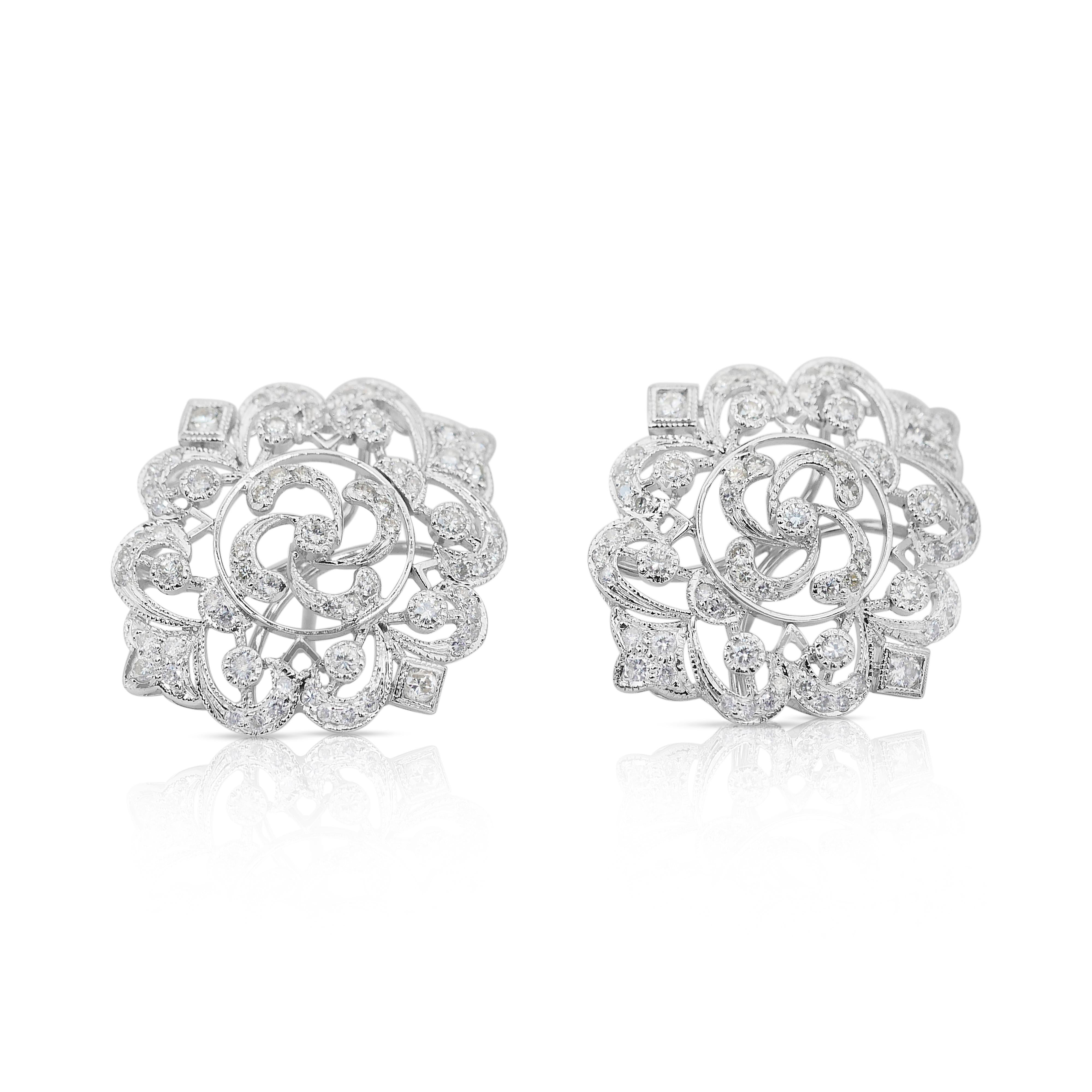 Orecchini con diamanti Luminous da 1,73 carati in oro bianco 14 carati - certificati IGI

Questi eleganti orecchini sono realizzati in oro bianco 14k e impreziositi da 98 diamanti rotondi per un totale di 1,73ct. Certificato dall'IGI, questo pezzo