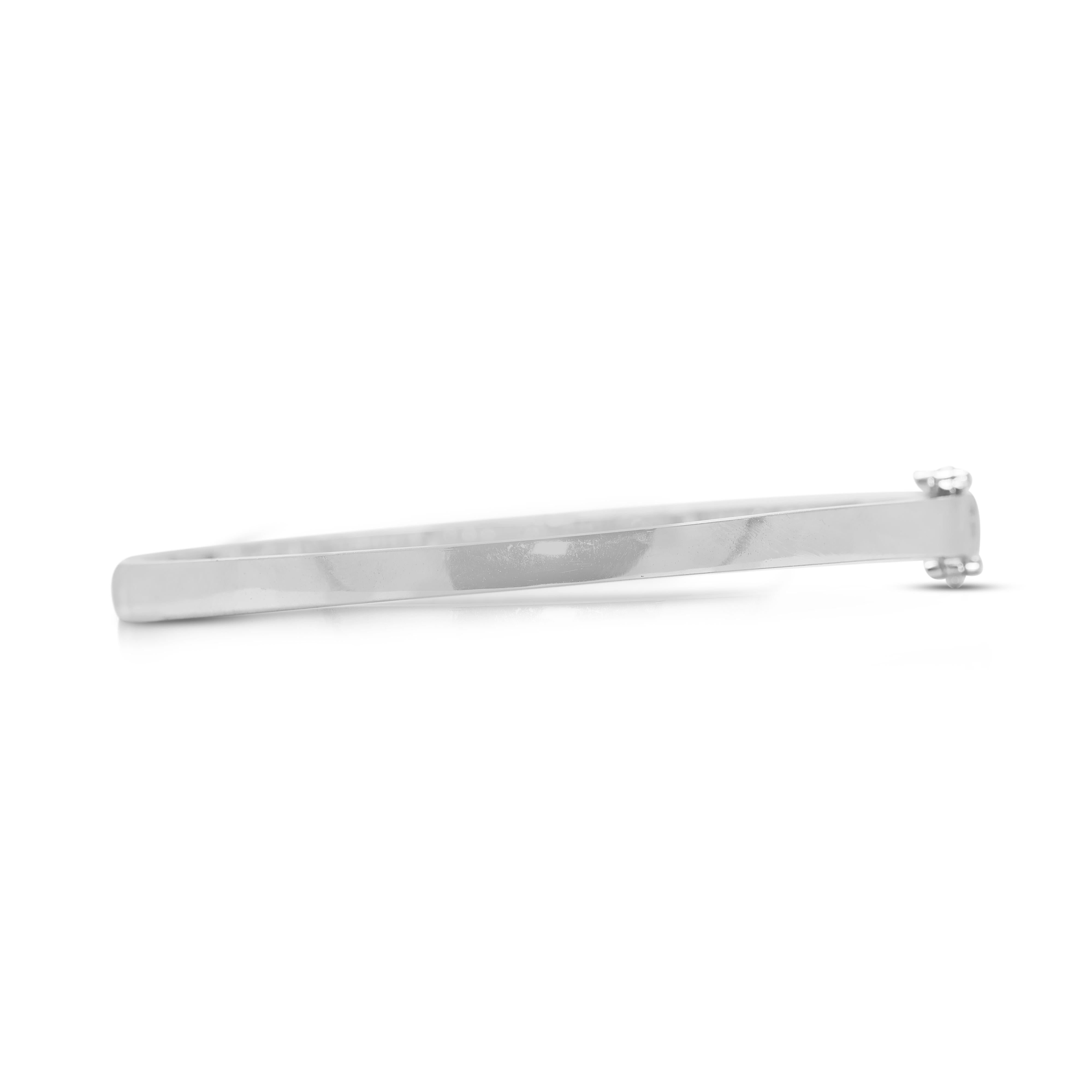 Luminous 1.74ct Natural Diamonds Bangle in 18K White Gold For Sale 1